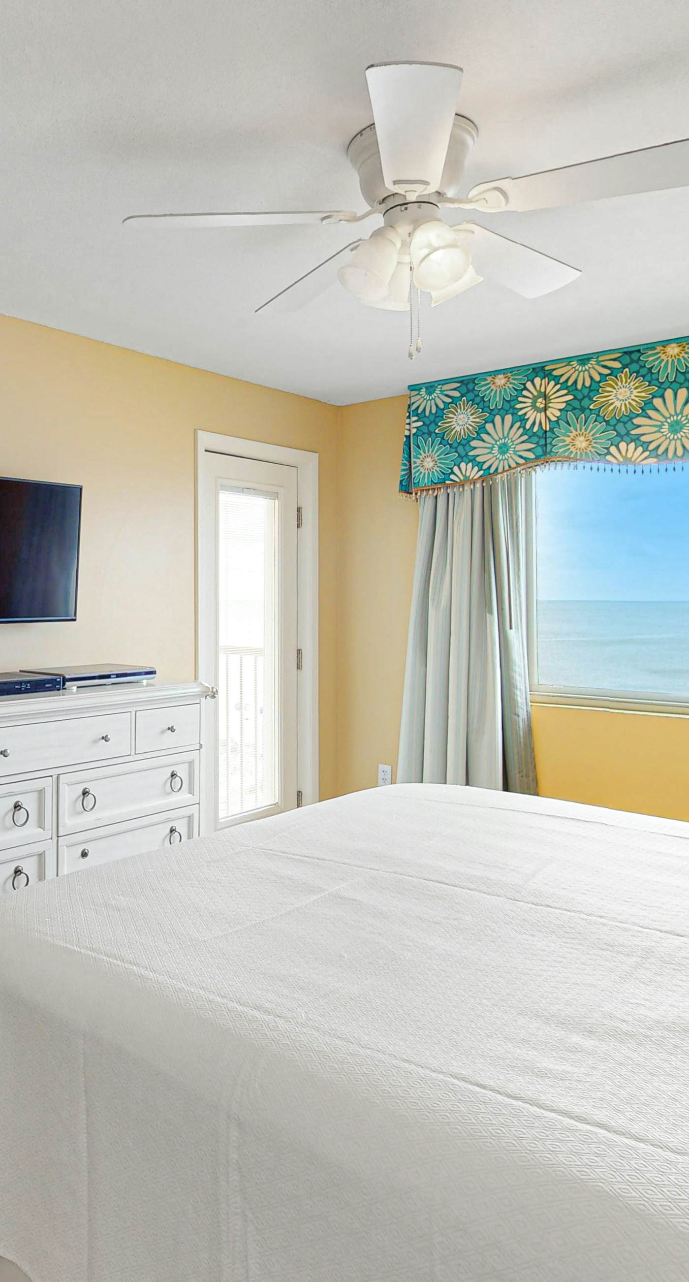 Beachfront Condo with Shared Outdoor Pool, Central AC, Private Balcony, Views, WiFi