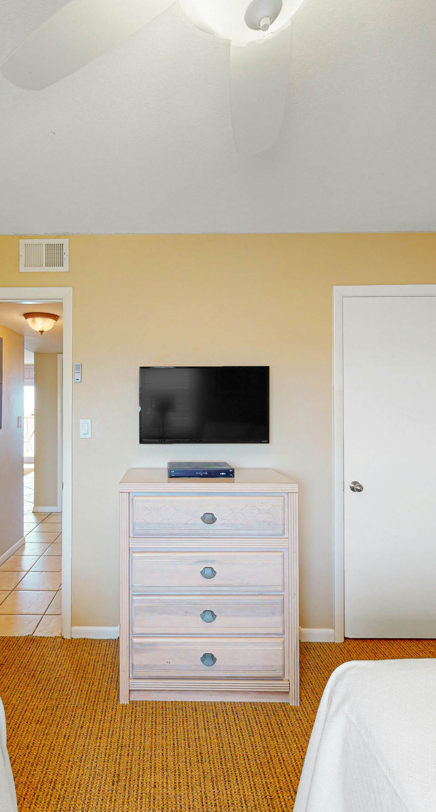 Beachfront Condo with Shared Outdoor Pool, Central AC, Private Balcony, Views, WiFi