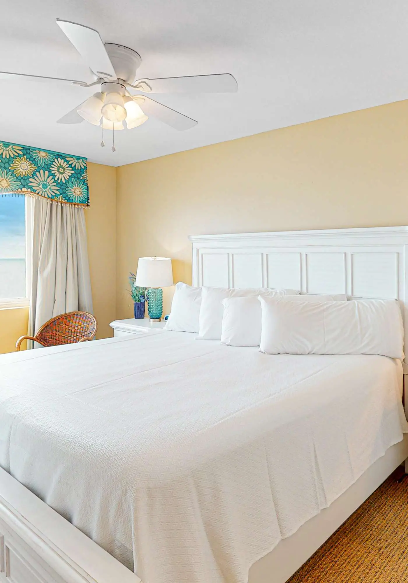 Beachfront Condo with Shared Outdoor Pool, Central AC, Private Balcony, Views, WiFi