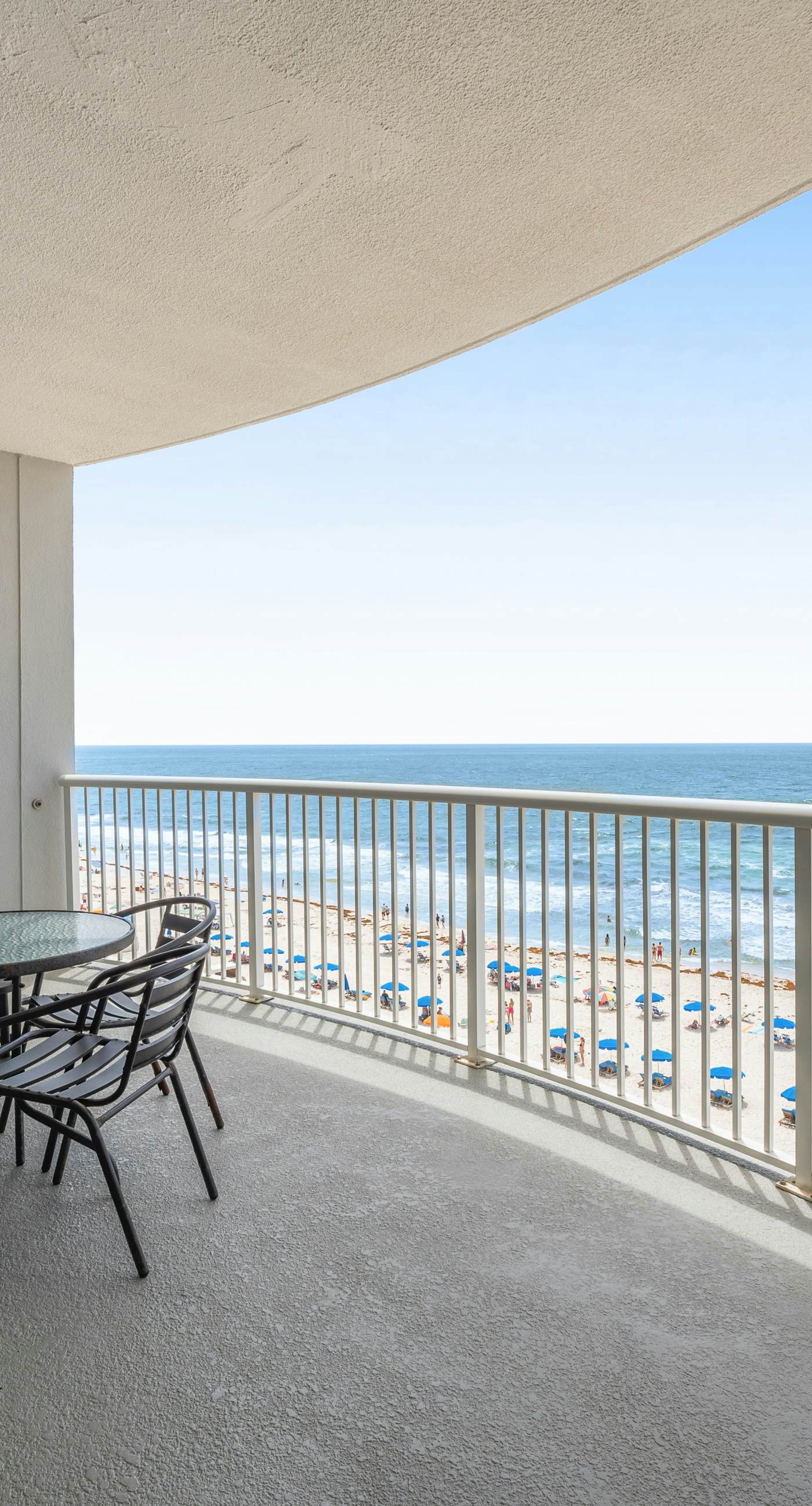 6th-floor condo with pool, central AC, free WiFi, balcony, & views