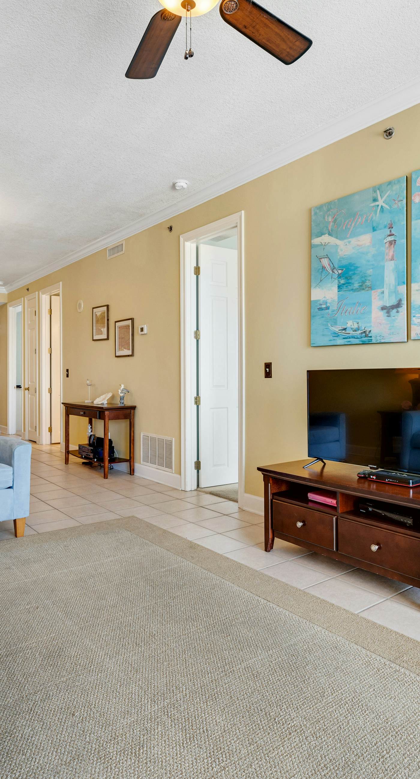 6th-floor condo with pool, central AC, free WiFi, balcony, & views