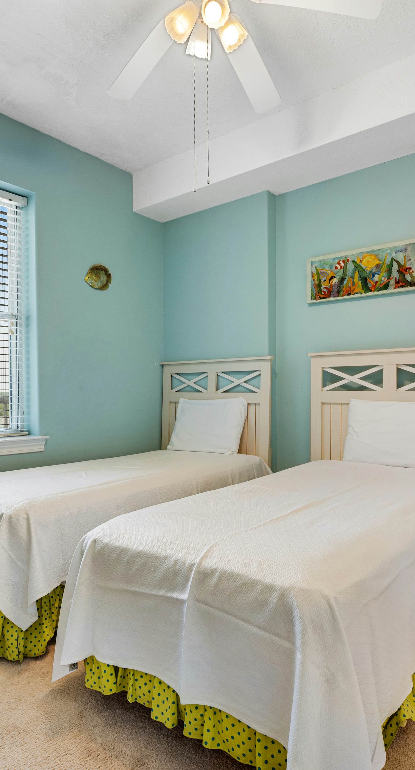 6th-floor condo with pool, central AC, free WiFi, balcony, & views