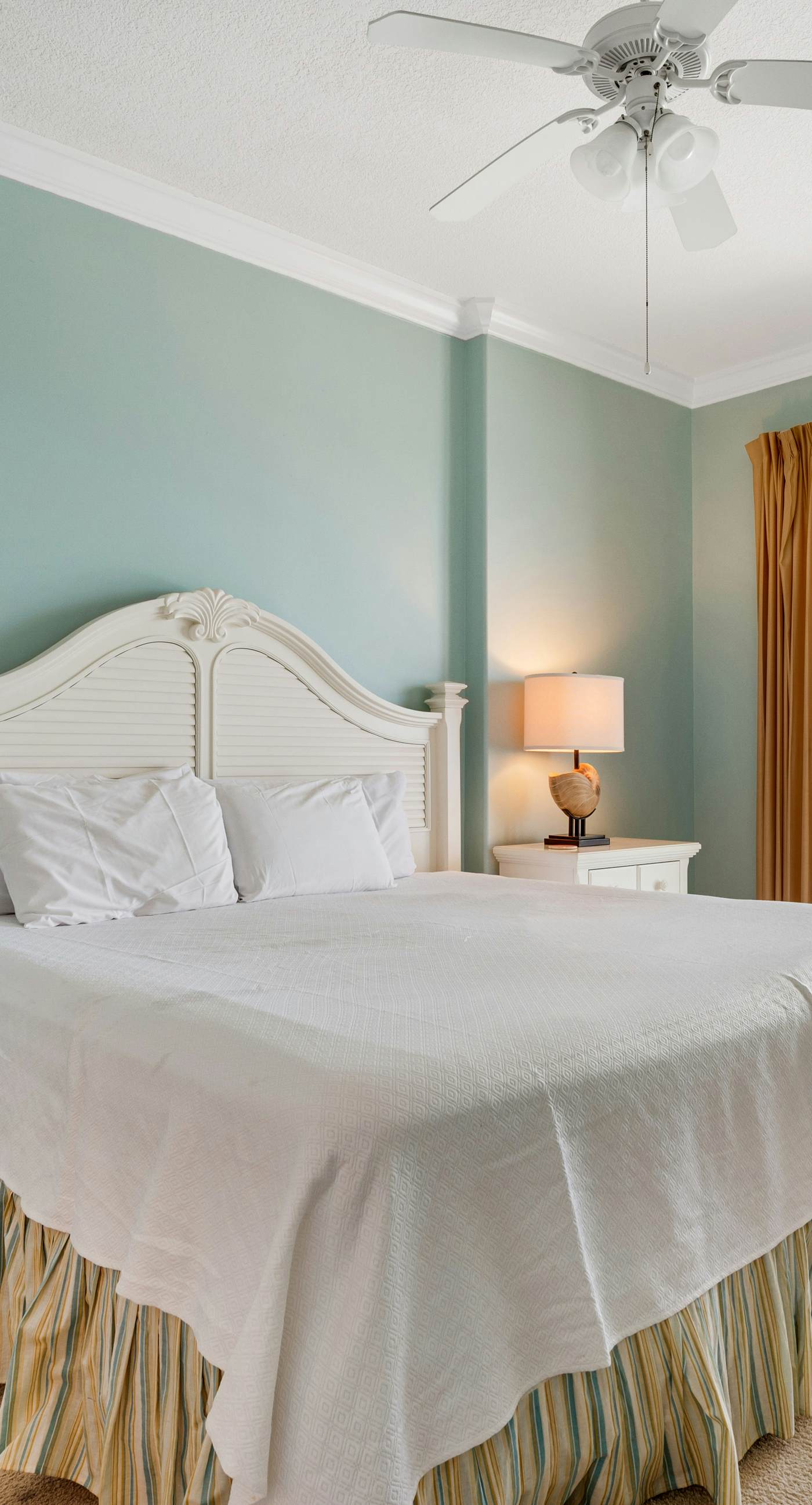 6th-floor condo with pool, central AC, free WiFi, balcony, & views