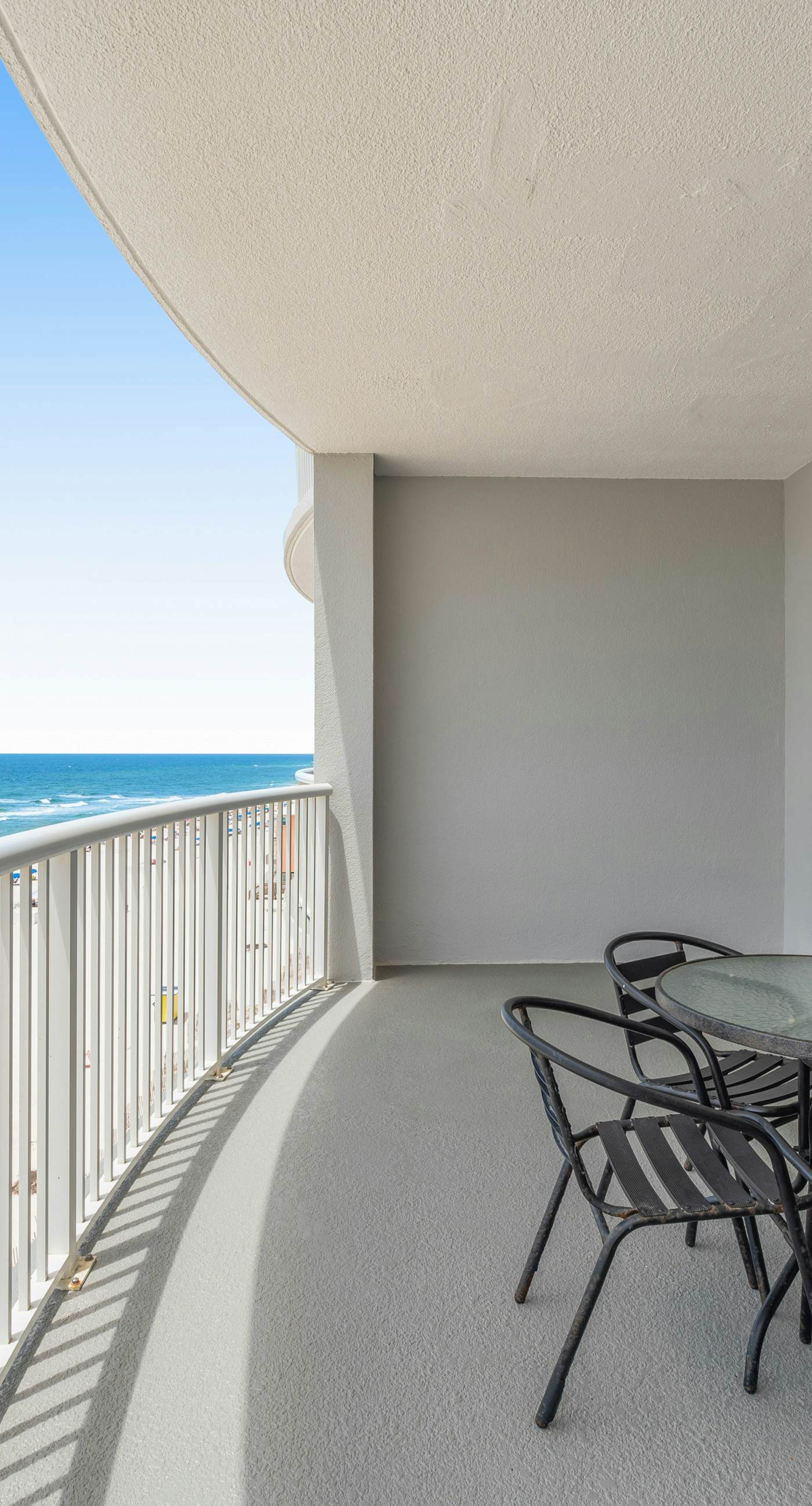 6th-floor condo with pool, central AC, free WiFi, balcony, & views