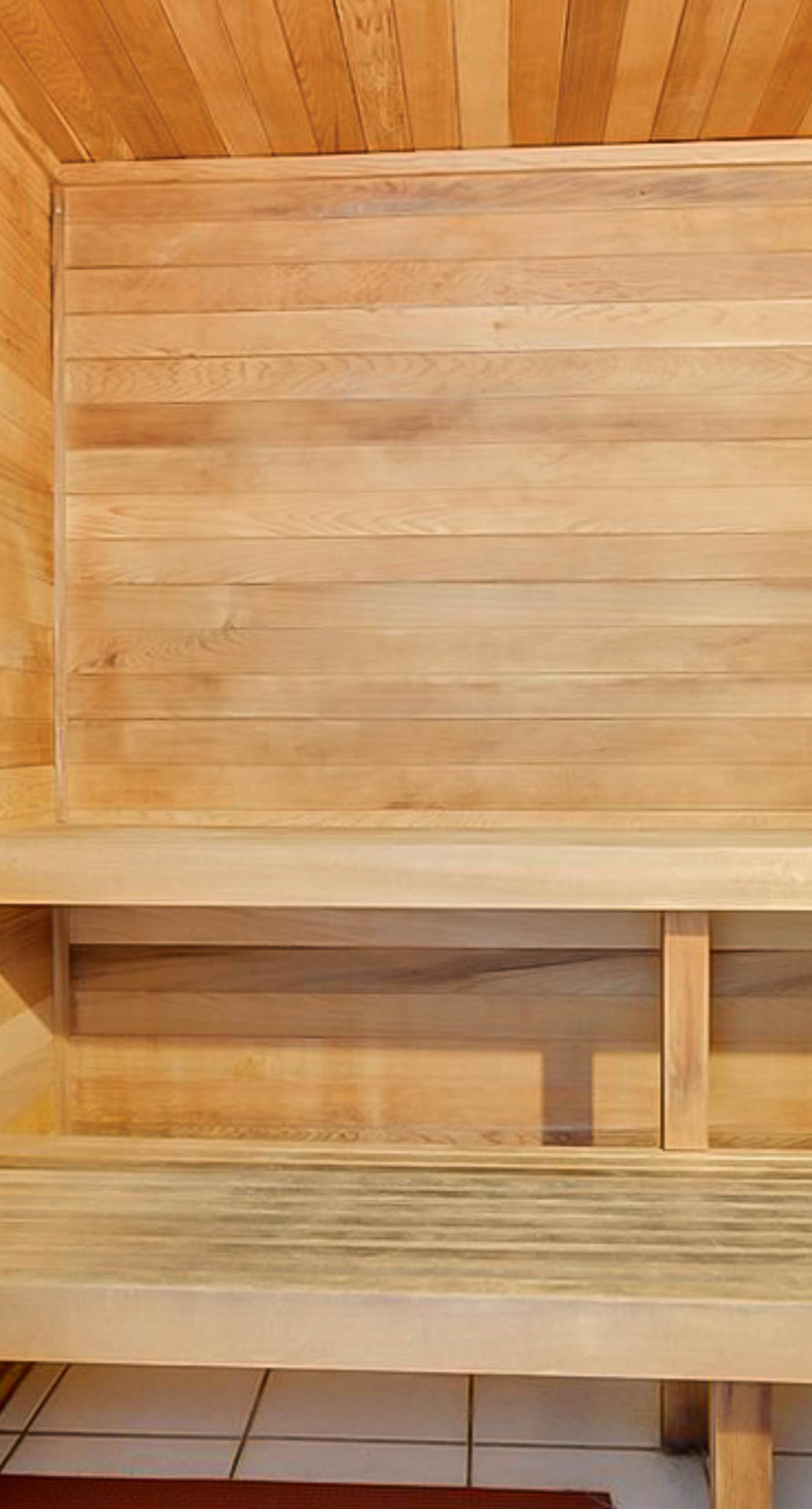 6th-floor condo with pool, central AC, free WiFi, balcony, & views