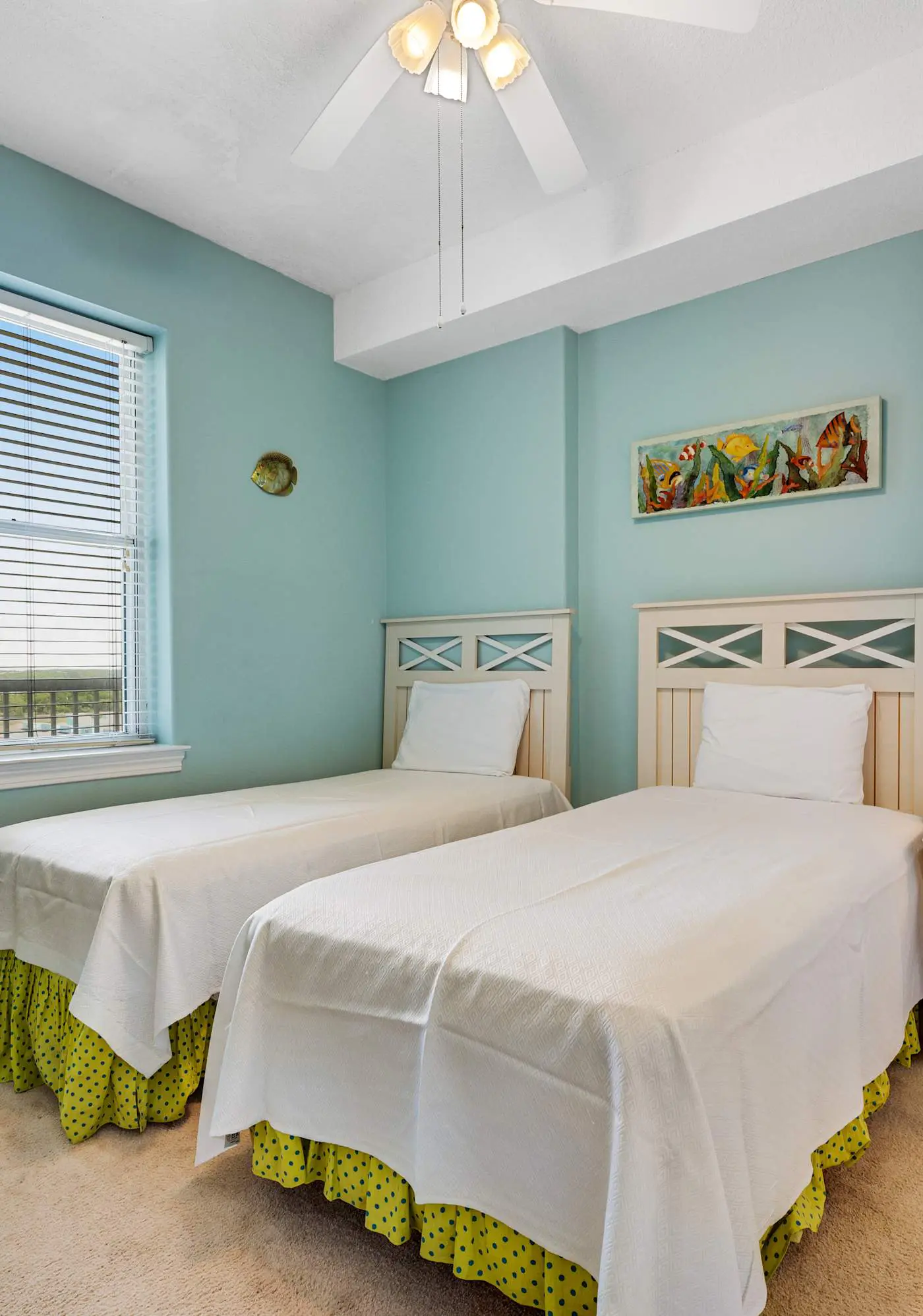 6th-floor condo with pool, central AC, free WiFi, balcony, & views