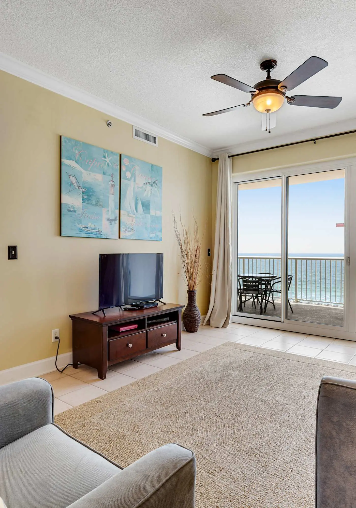 6th-floor condo with pool, central AC, free WiFi, balcony, & views