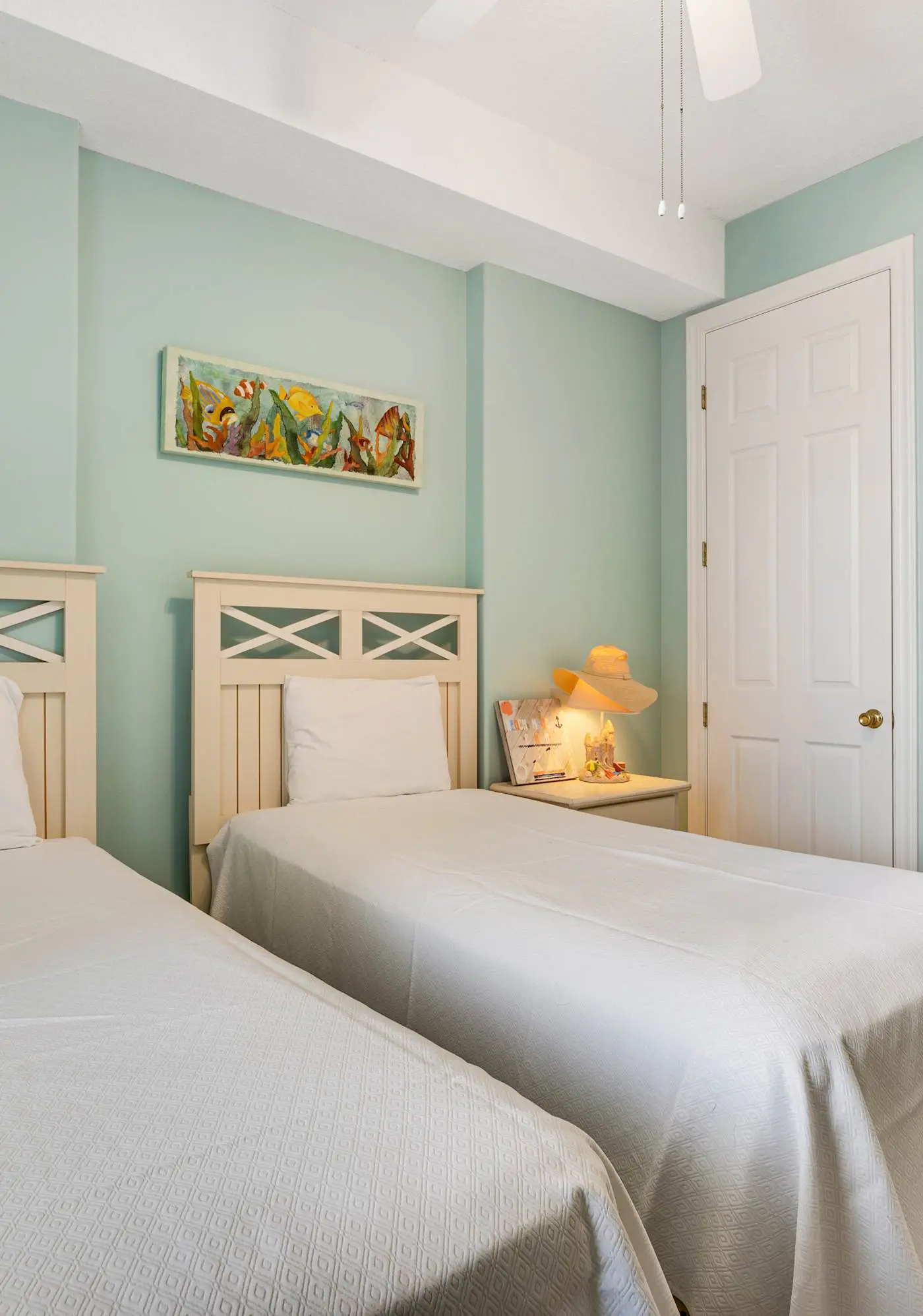 6th-floor condo with pool, central AC, free WiFi, balcony, & views