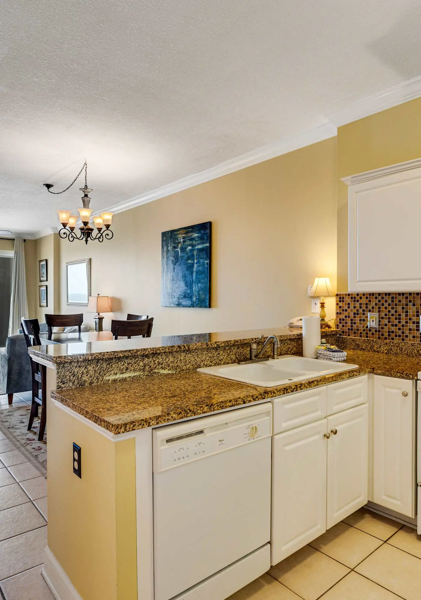 6th-floor condo with pool, central AC, free WiFi, balcony, & views