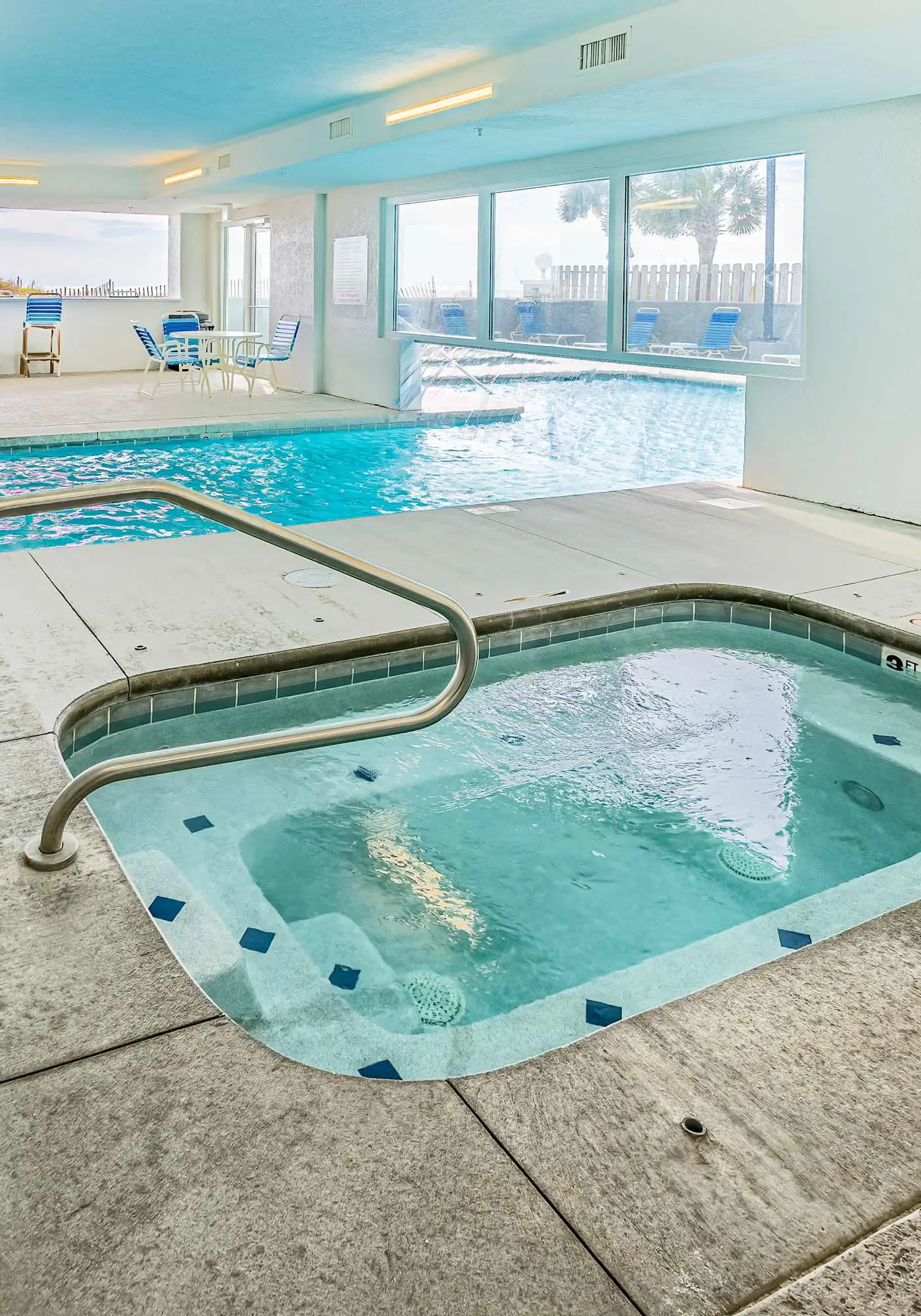 6th-floor condo with pool, central AC, free WiFi, balcony, & views