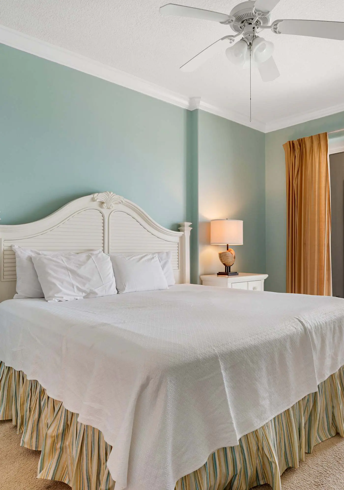 6th-floor condo with pool, central AC, free WiFi, balcony, & views