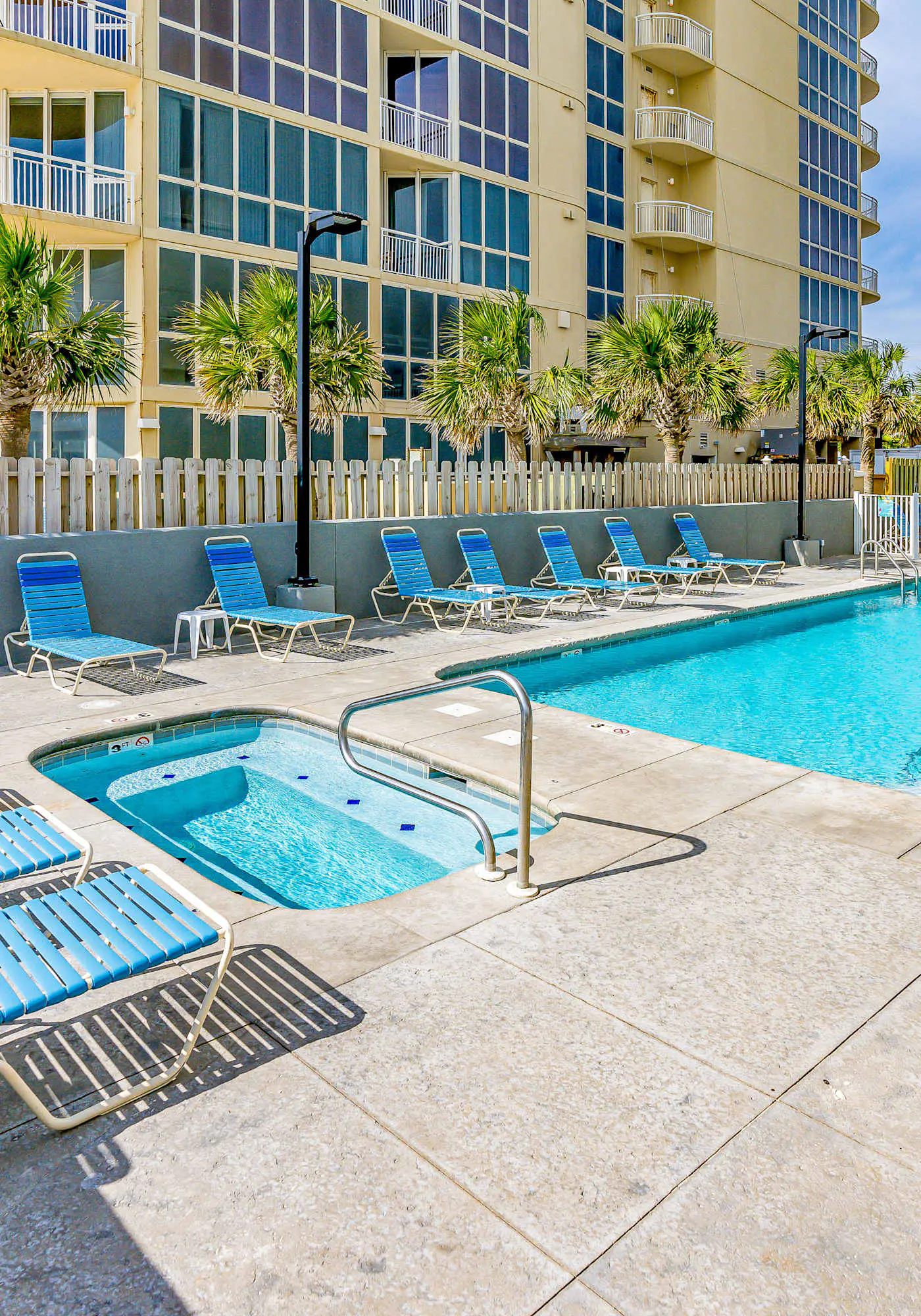 6th-floor condo with pool, central AC, free WiFi, balcony, & views