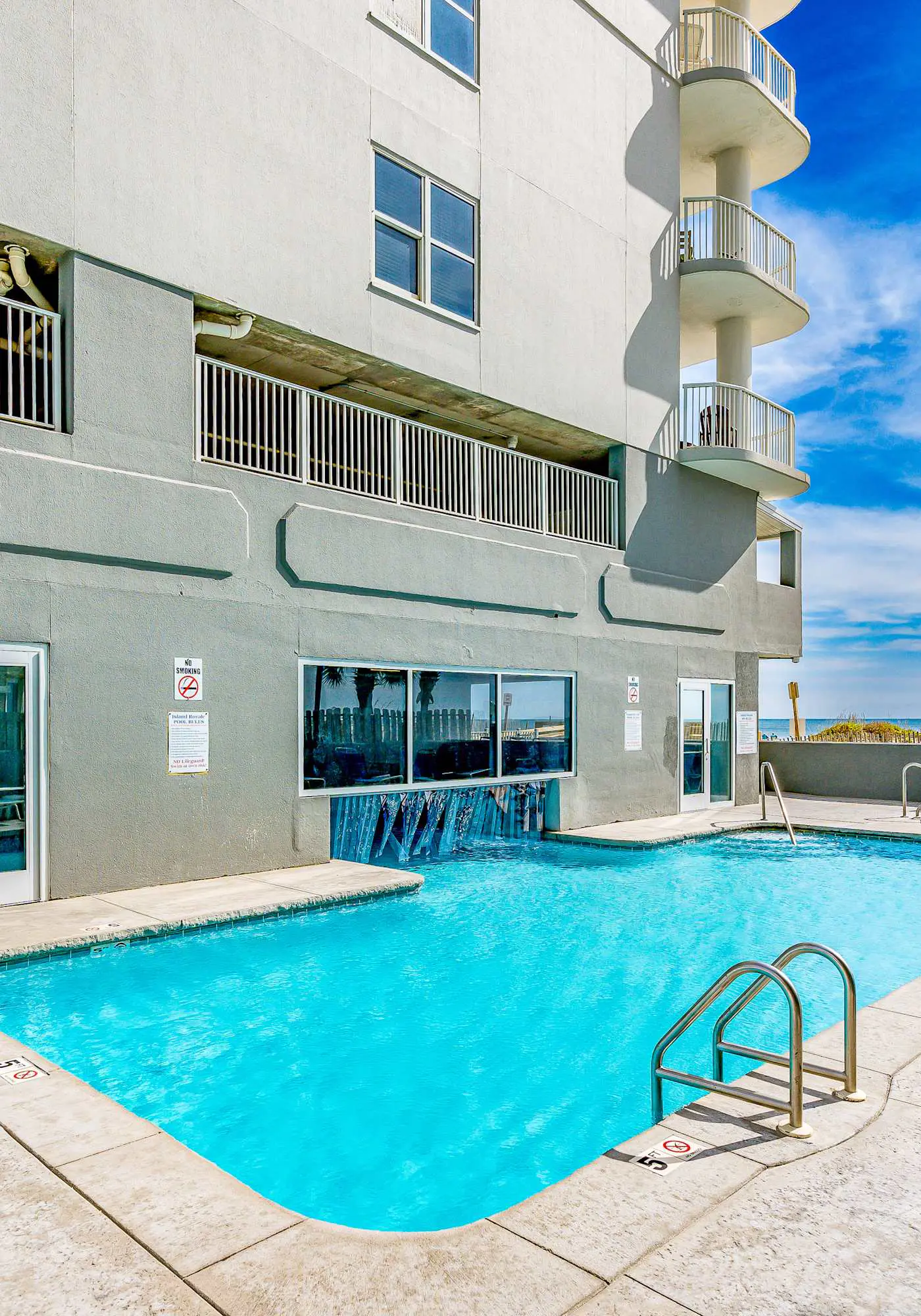 6th-floor condo with pool, central AC, free WiFi, balcony, & views
