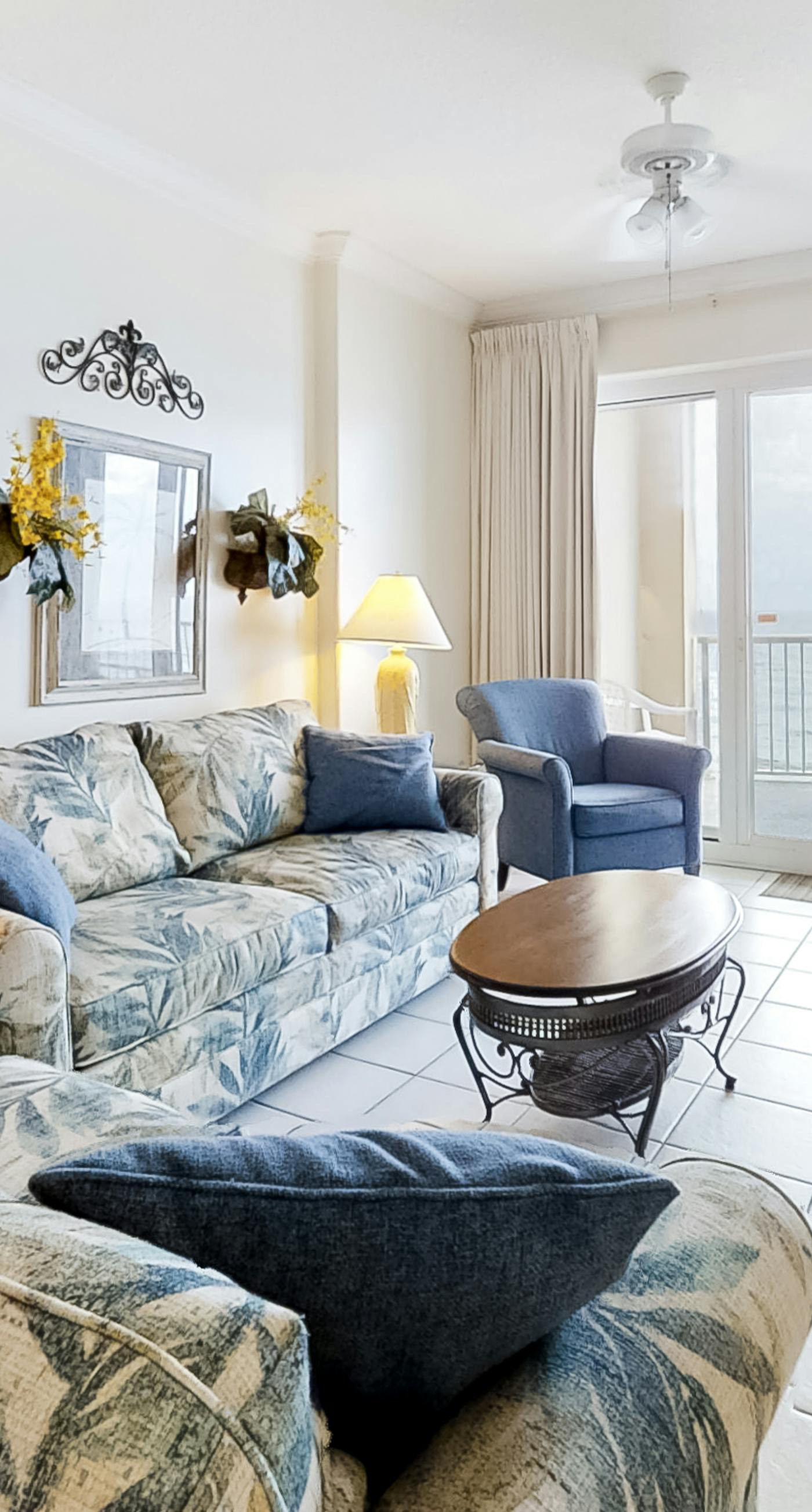 Gulf-Front Condo w/Great Views, Balcony, Shared Hot Tub, Pool, Gym, Sauna, A/C