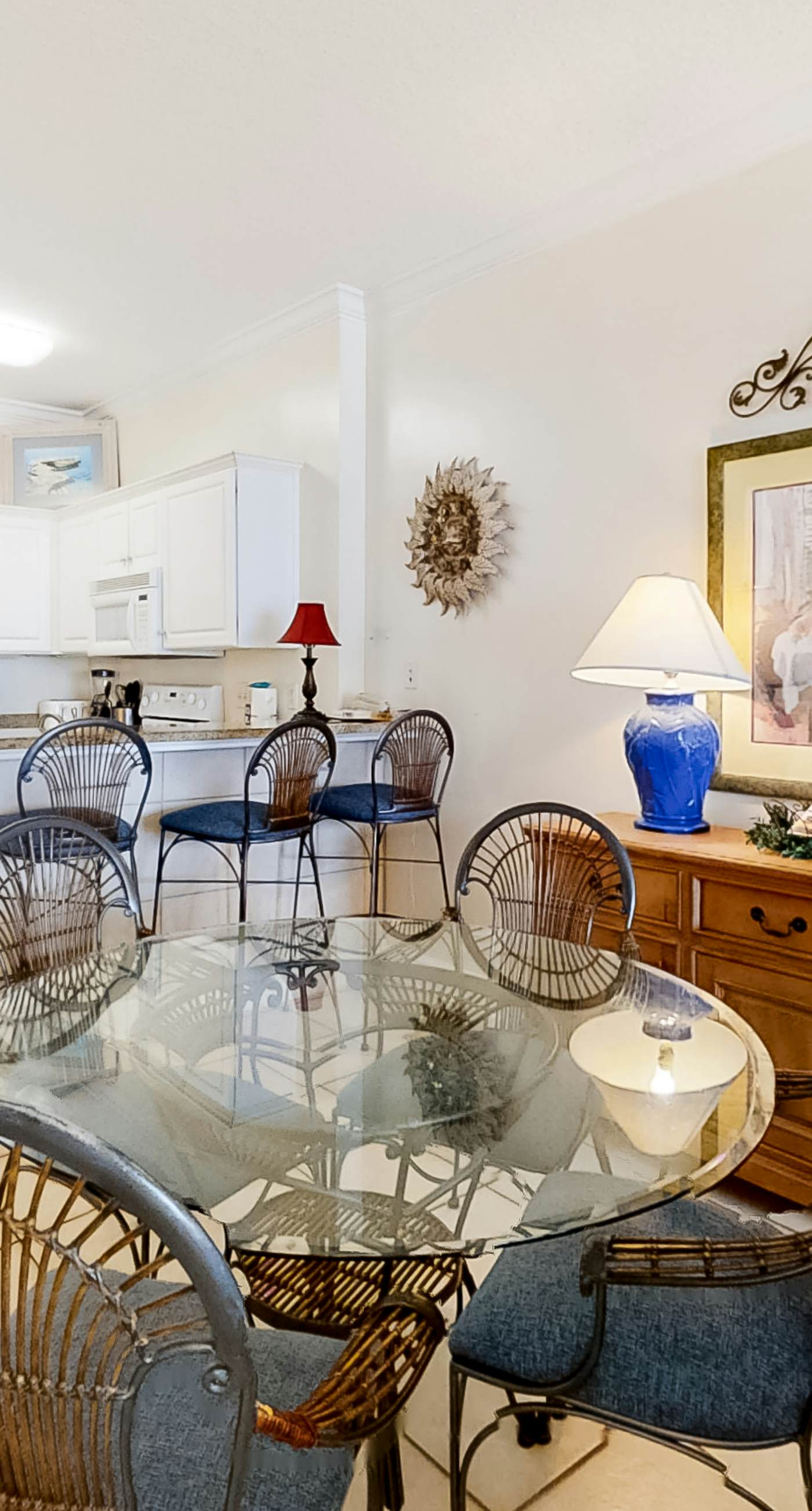 Gulf-Front Condo w/Great Views, Balcony, Shared Hot Tub, Pool, Gym, Sauna, A/C