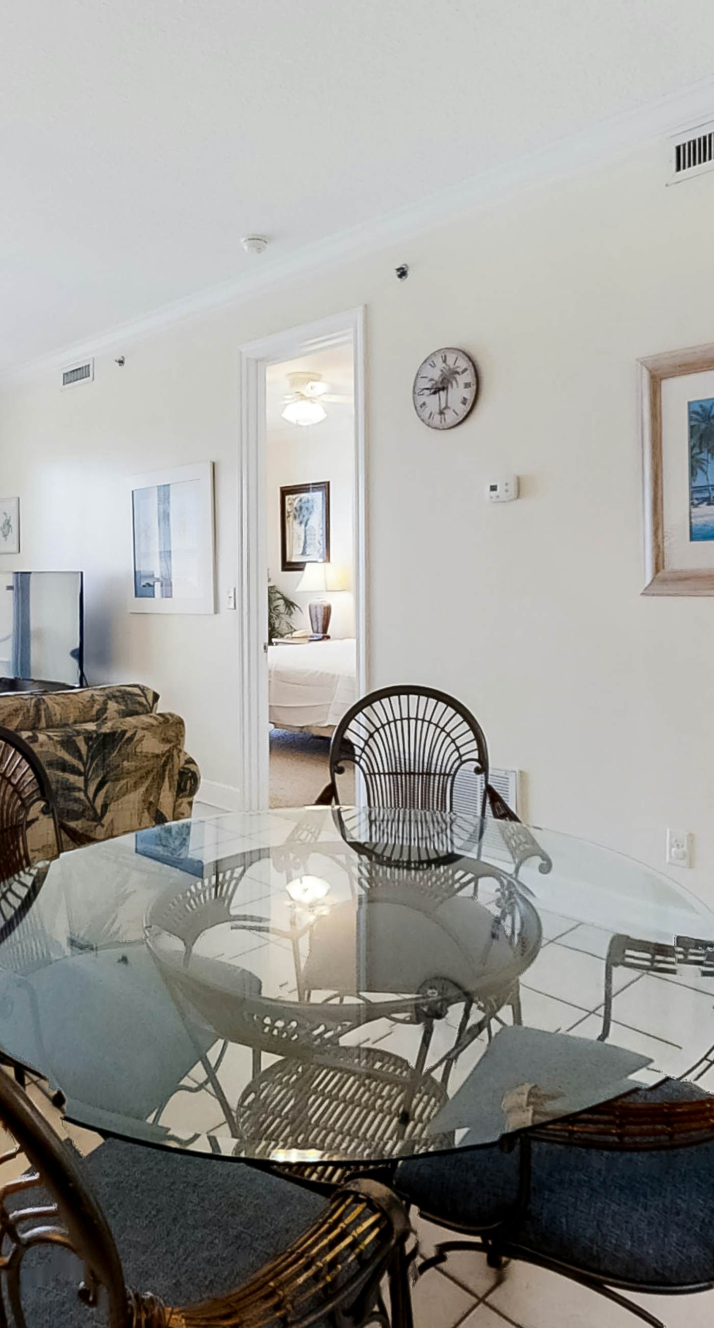 Gulf-Front Condo w/Great Views, Balcony, Shared Hot Tub, Pool, Gym, Sauna, A/C