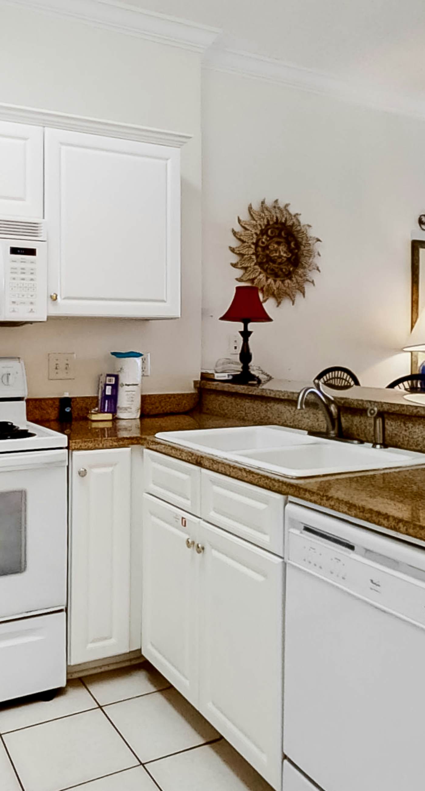 Gulf-Front Condo w/Great Views, Balcony, Shared Hot Tub, Pool, Gym, Sauna, A/C