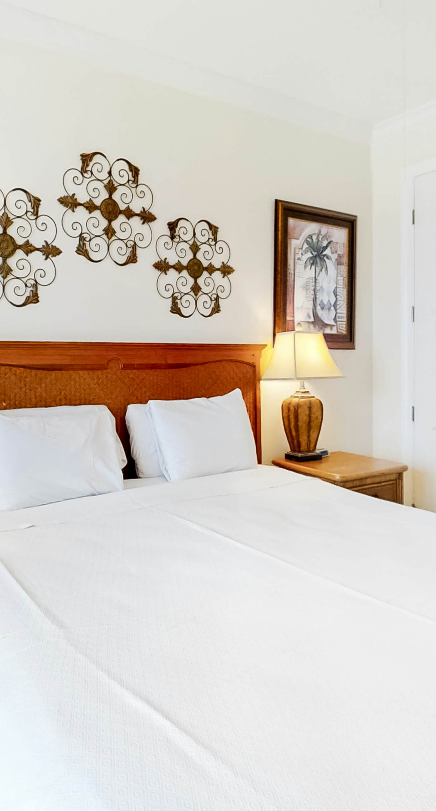 Gulf-Front Condo w/Great Views, Balcony, Shared Hot Tub, Pool, Gym, Sauna, A/C