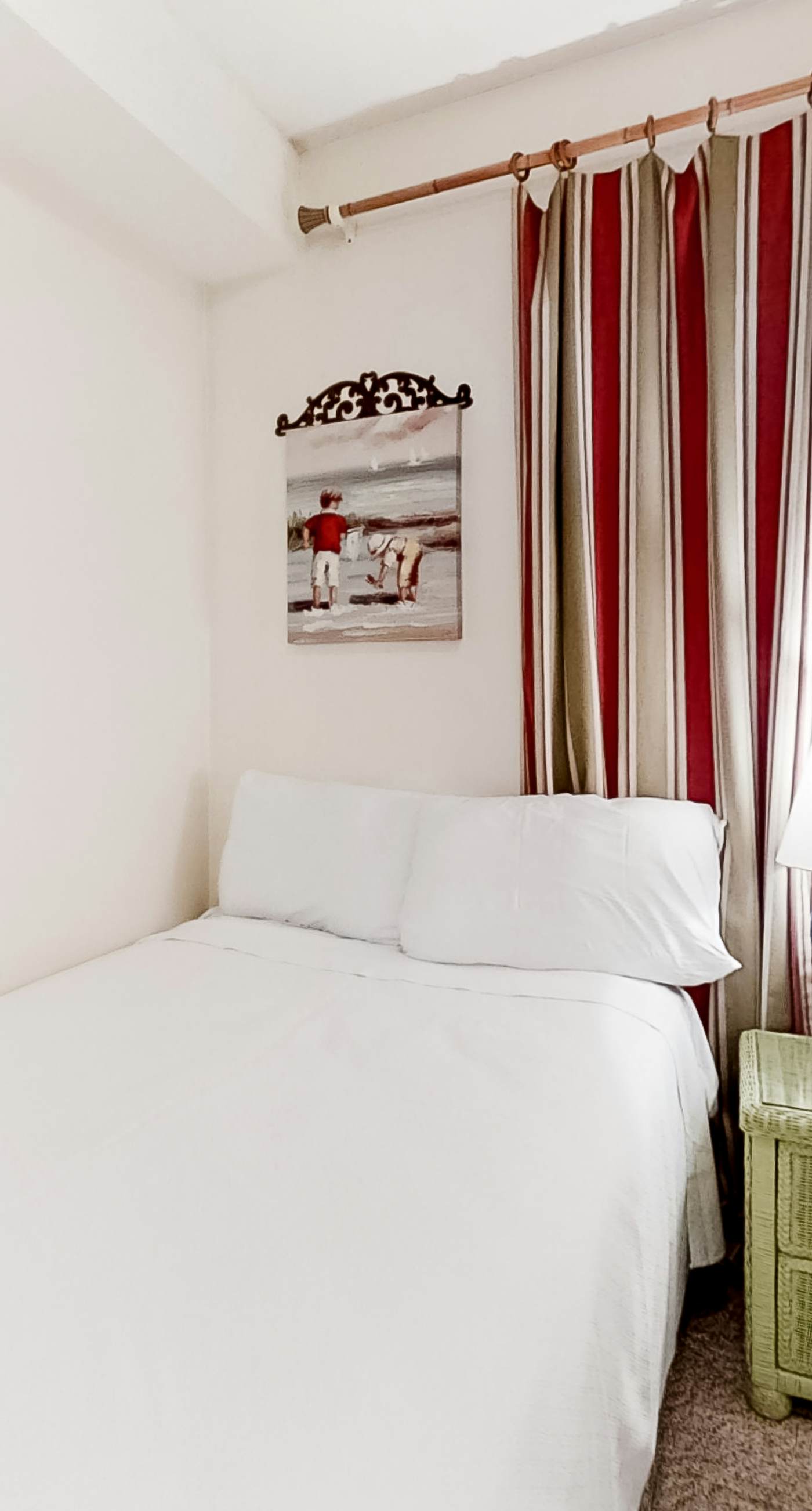 Gulf-Front Condo w/Great Views, Balcony, Shared Hot Tub, Pool, Gym, Sauna, A/C