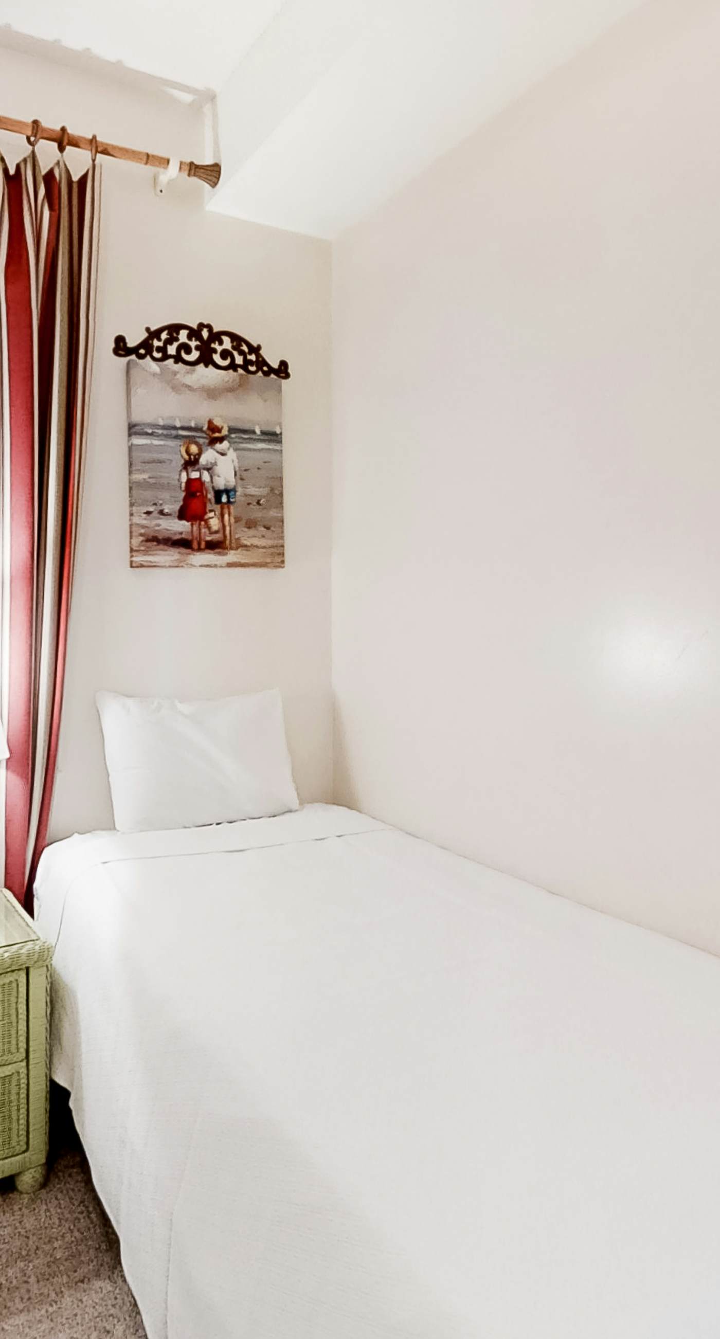 Gulf-Front Condo w/Great Views, Balcony, Shared Hot Tub, Pool, Gym, Sauna, A/C