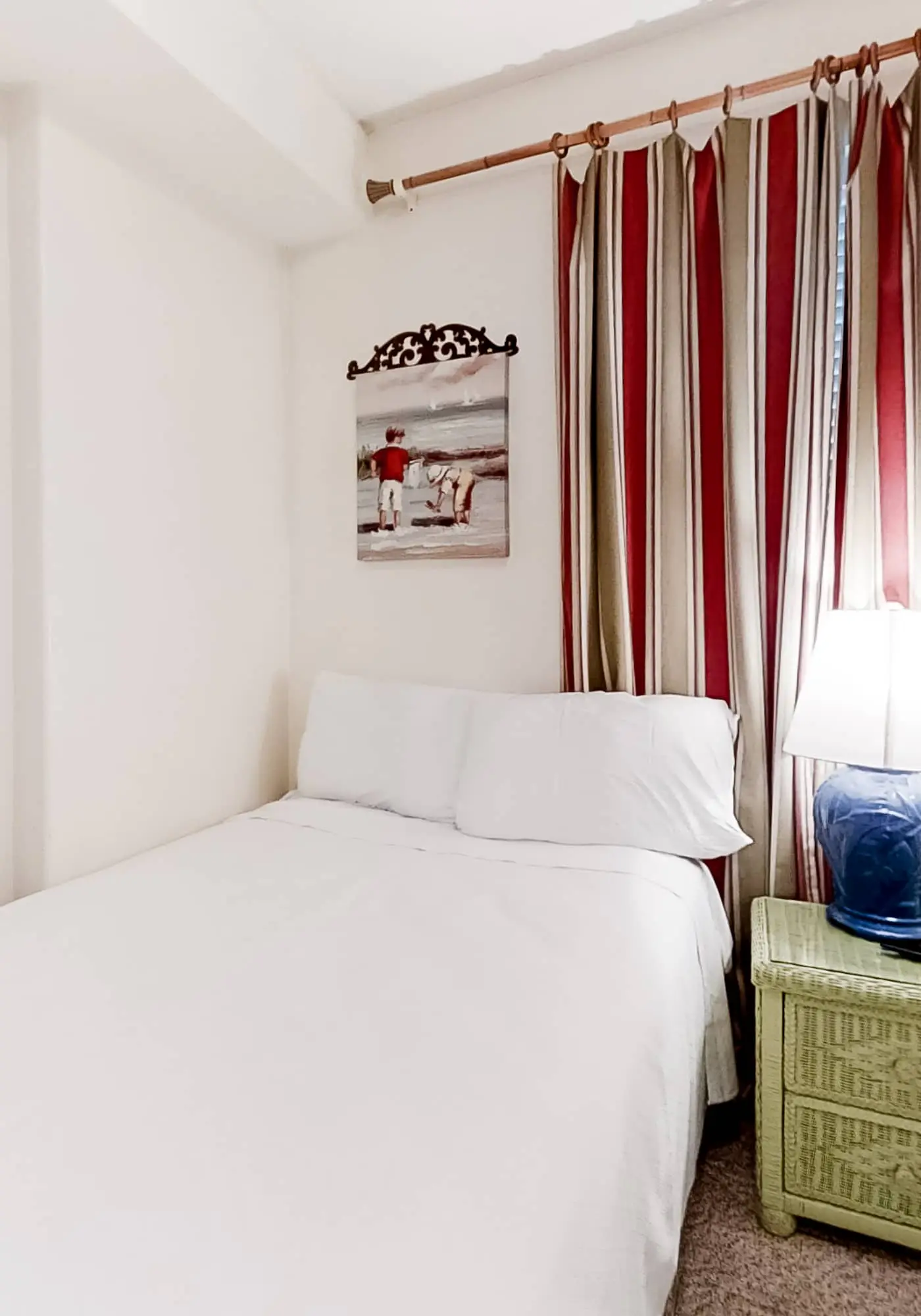 Gulf-Front Condo w/Great Views, Balcony, Shared Hot Tub, Pool, Gym, Sauna, A/C