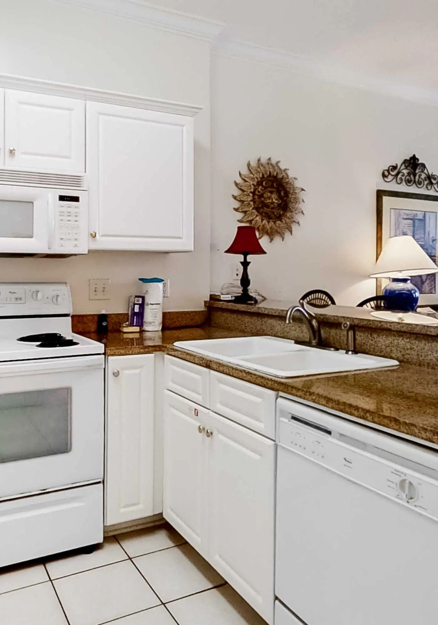 Gulf-Front Condo w/Great Views, Balcony, Shared Hot Tub, Pool, Gym, Sauna, A/C