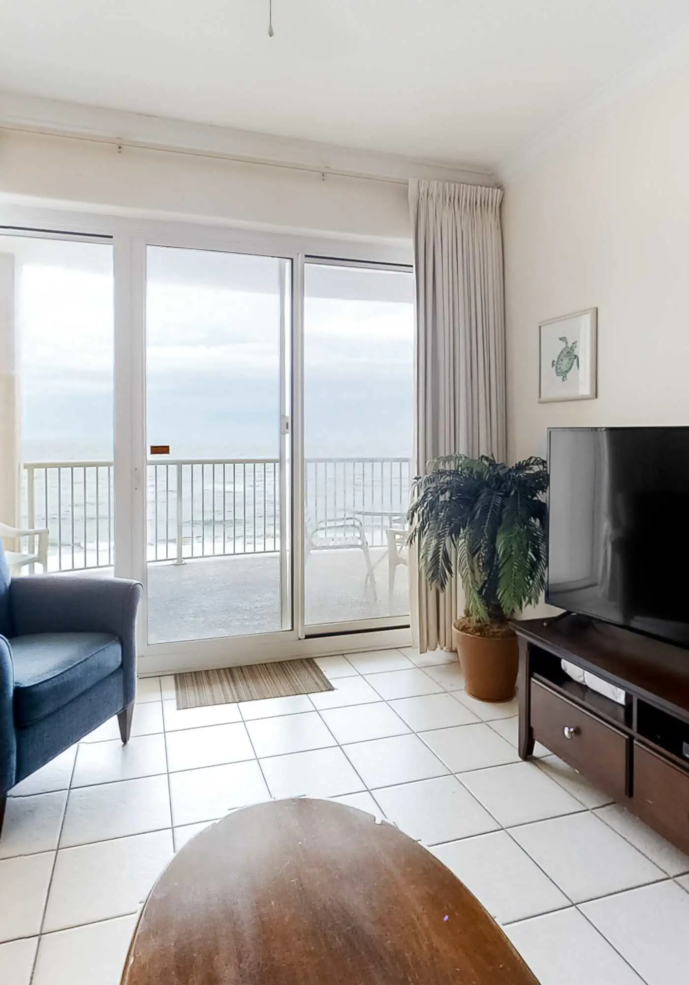 Gulf-Front Condo w/Great Views, Balcony, Shared Hot Tub, Pool, Gym, Sauna, A/C