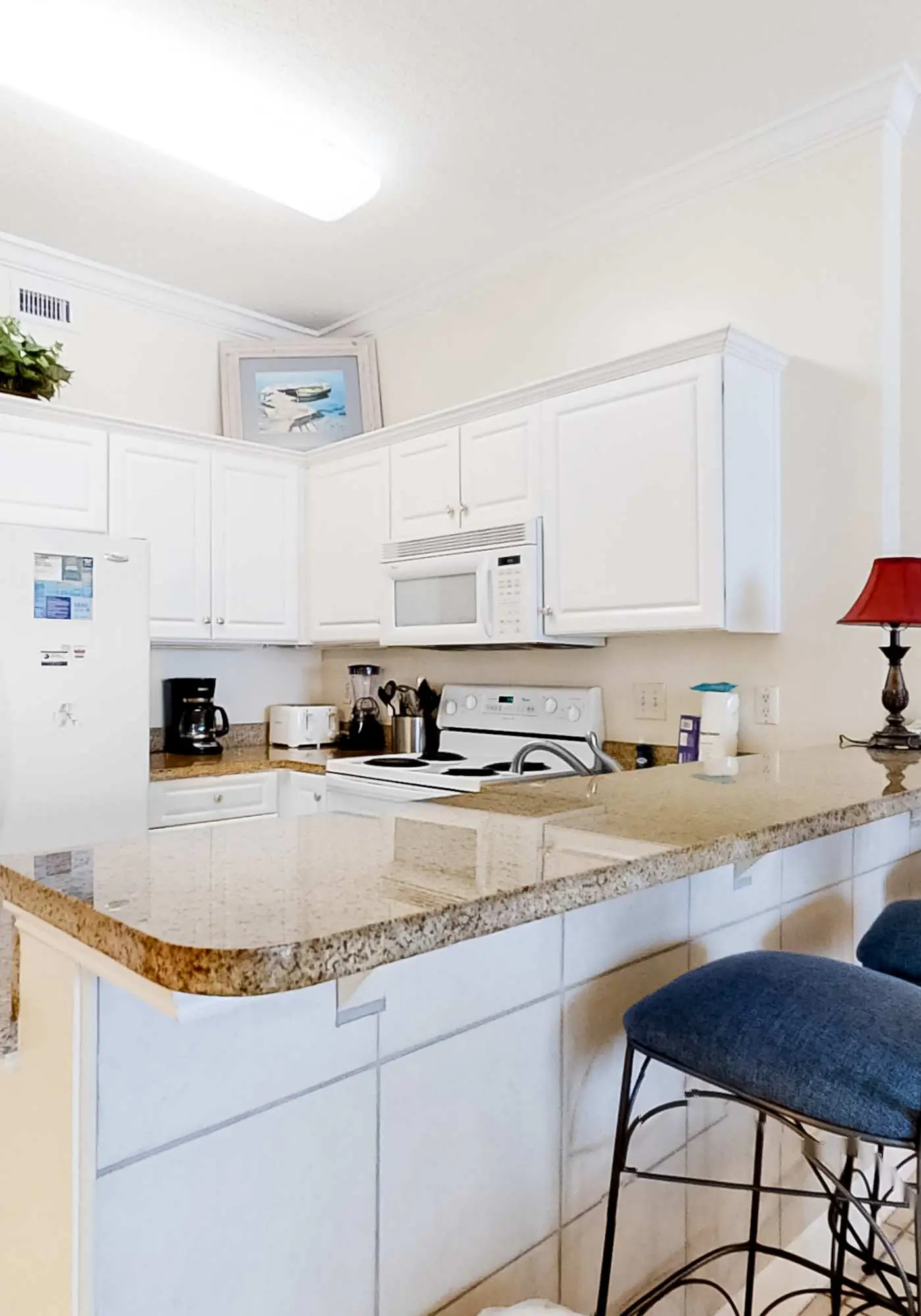 Gulf-Front Condo w/Great Views, Balcony, Shared Hot Tub, Pool, Gym, Sauna, A/C