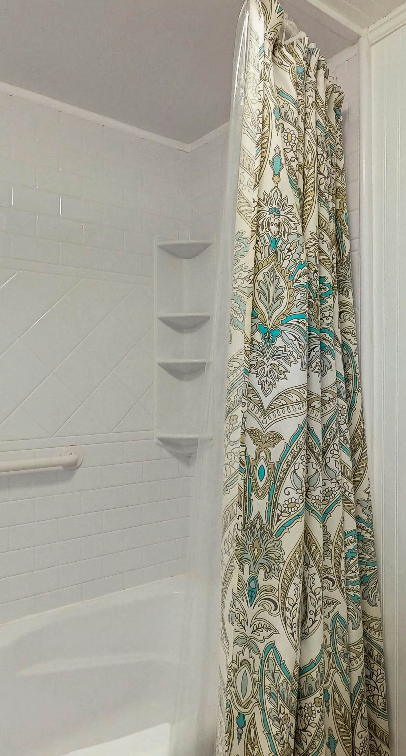 Ocean-view condo with pool access, outdoor seating, central AC & WiFi