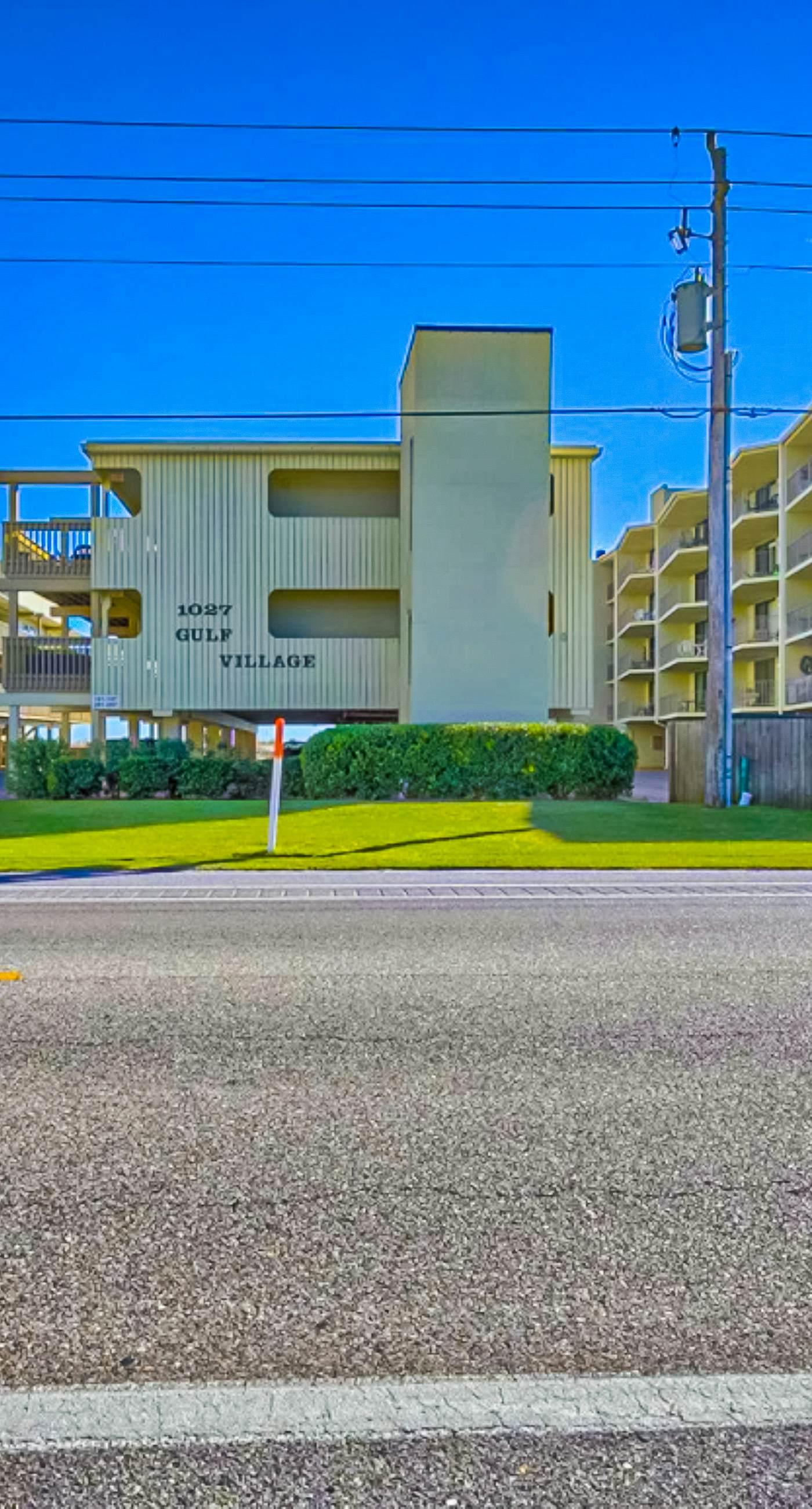 Ocean-view condo with pool access, outdoor seating, central AC & WiFi