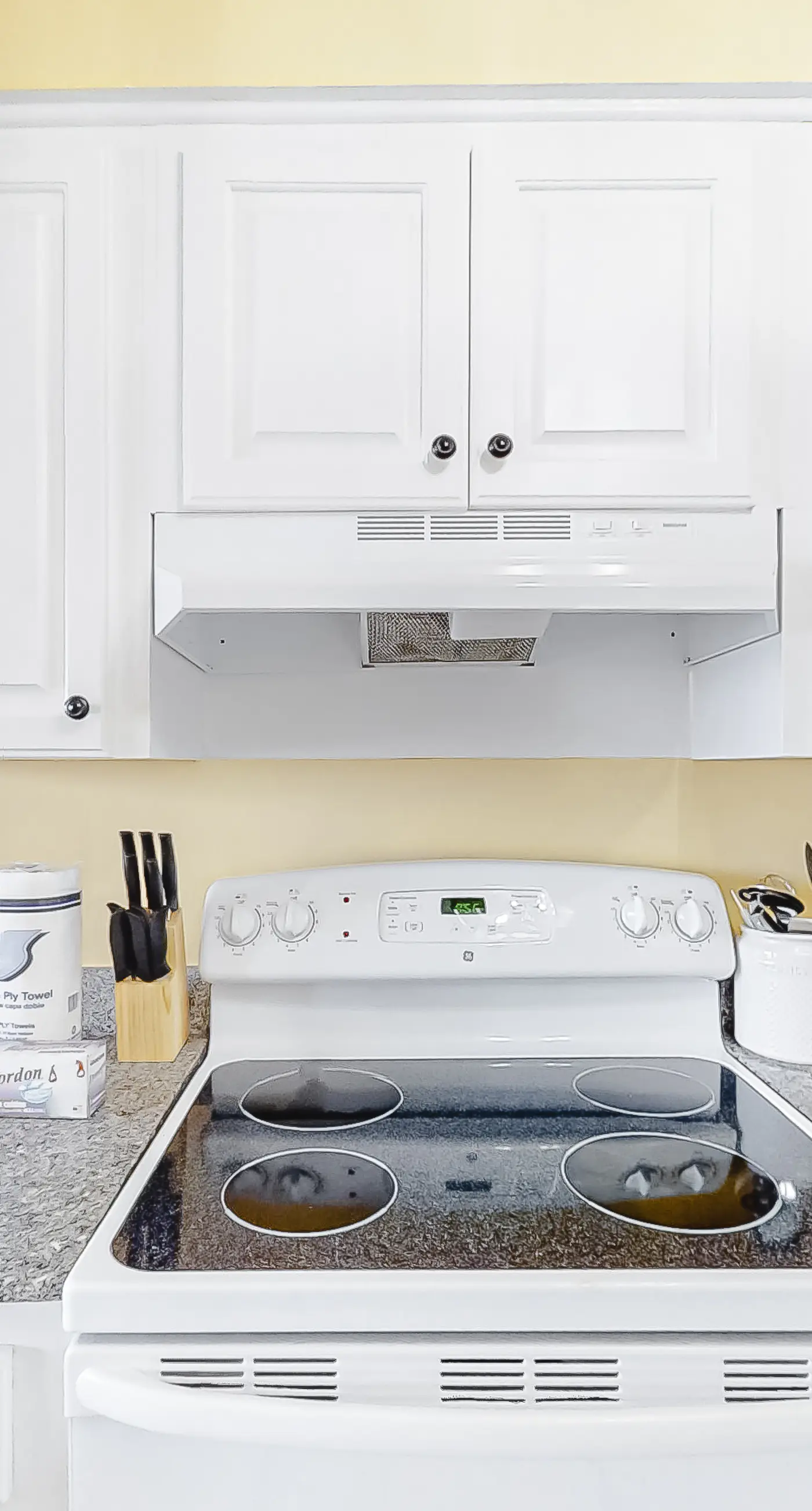 Corner Condo w Amazing Gulf-Front Views, Balcony & Shared Pools Hot Tubs Gym