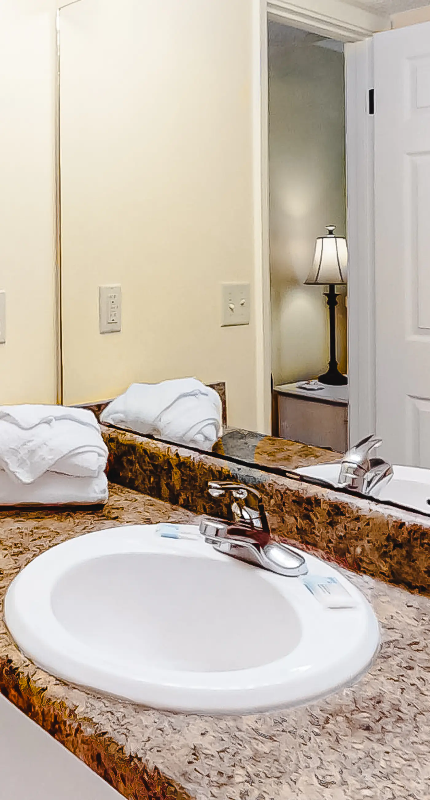 Corner Condo w Amazing Gulf-Front Views, Balcony & Shared Pools Hot Tubs Gym