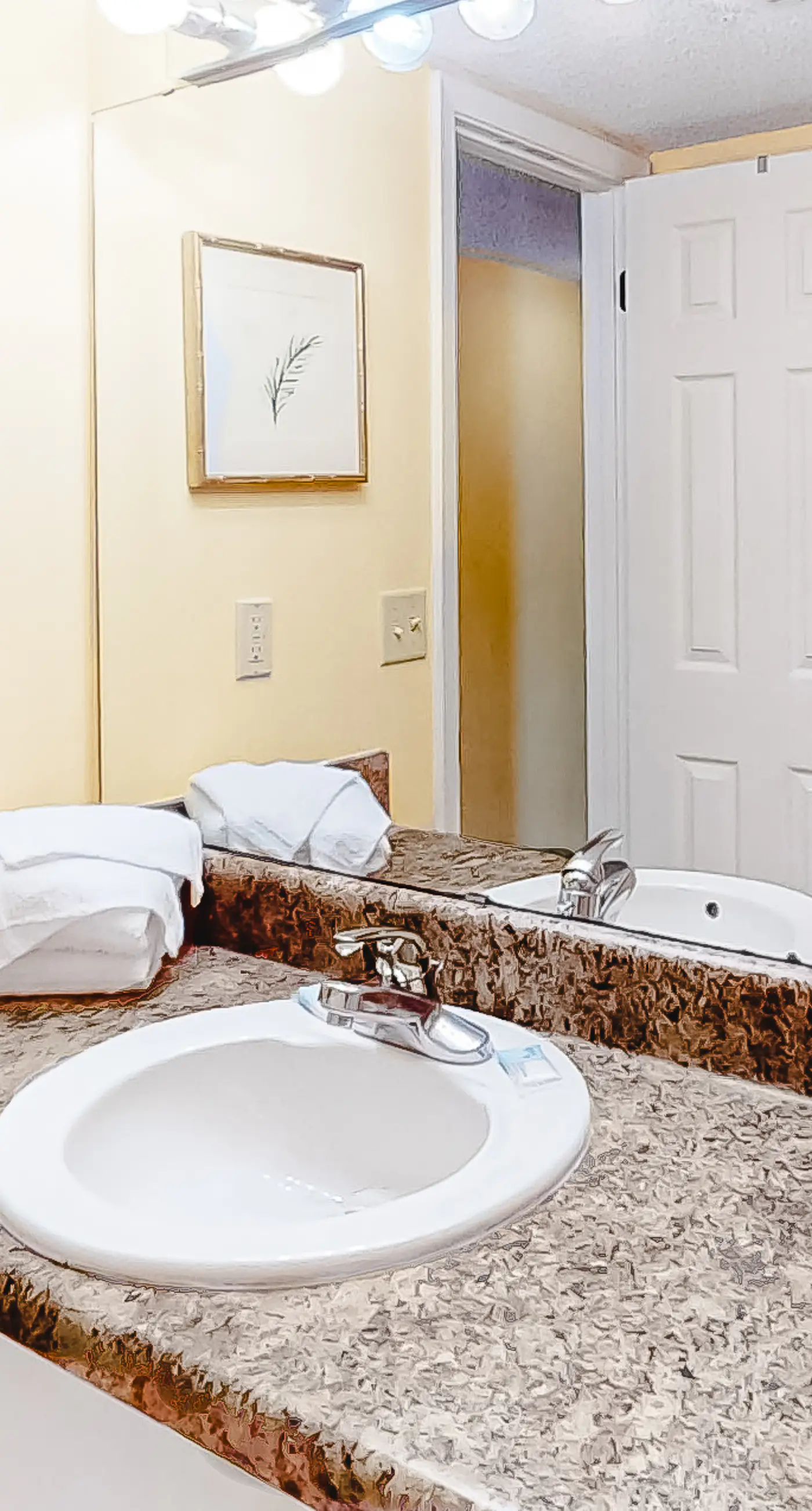 Corner Condo w Amazing Gulf-Front Views, Balcony & Shared Pools Hot Tubs Gym