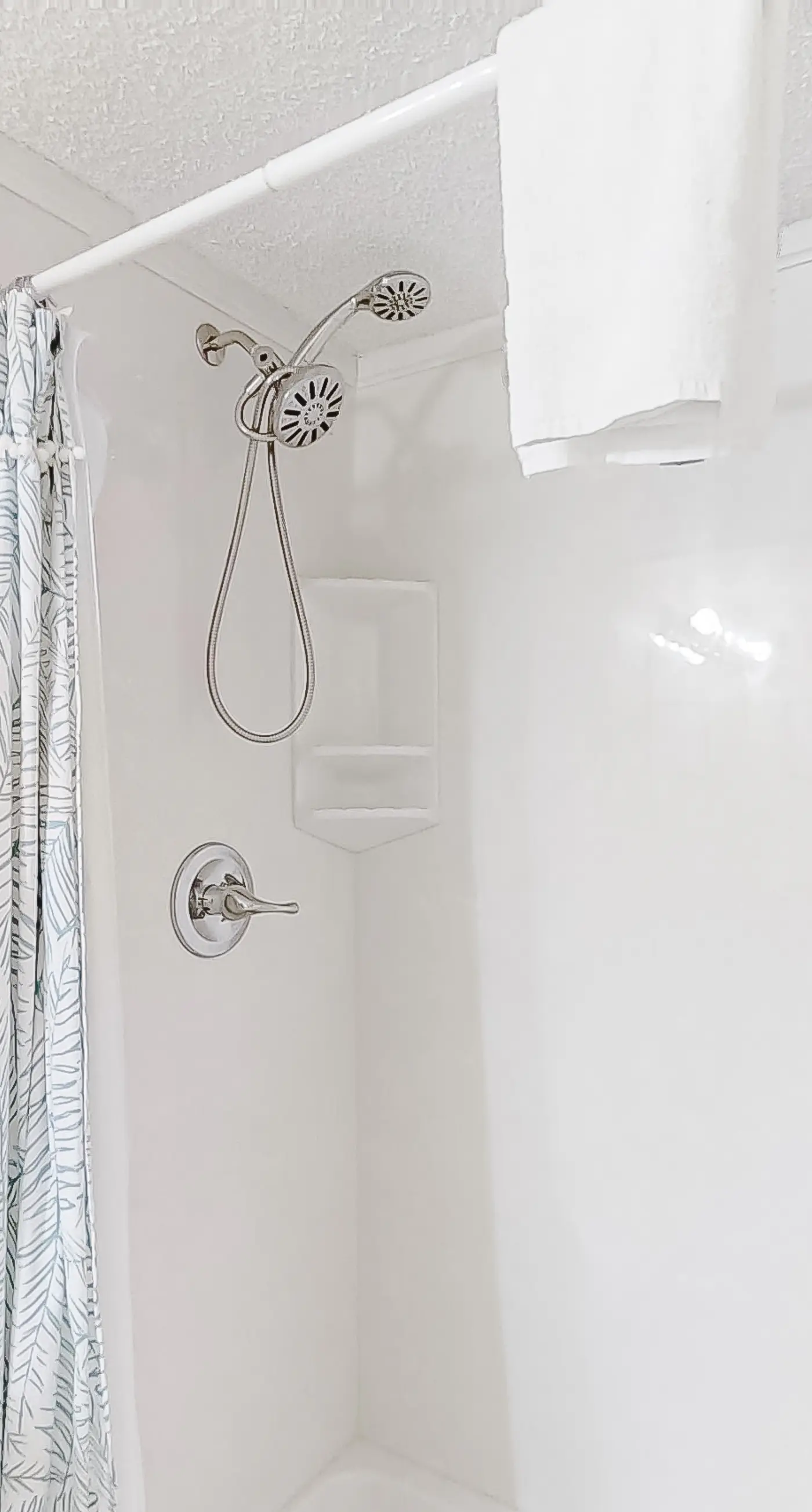 Corner Condo w Amazing Gulf-Front Views, Balcony & Shared Pools Hot Tubs Gym