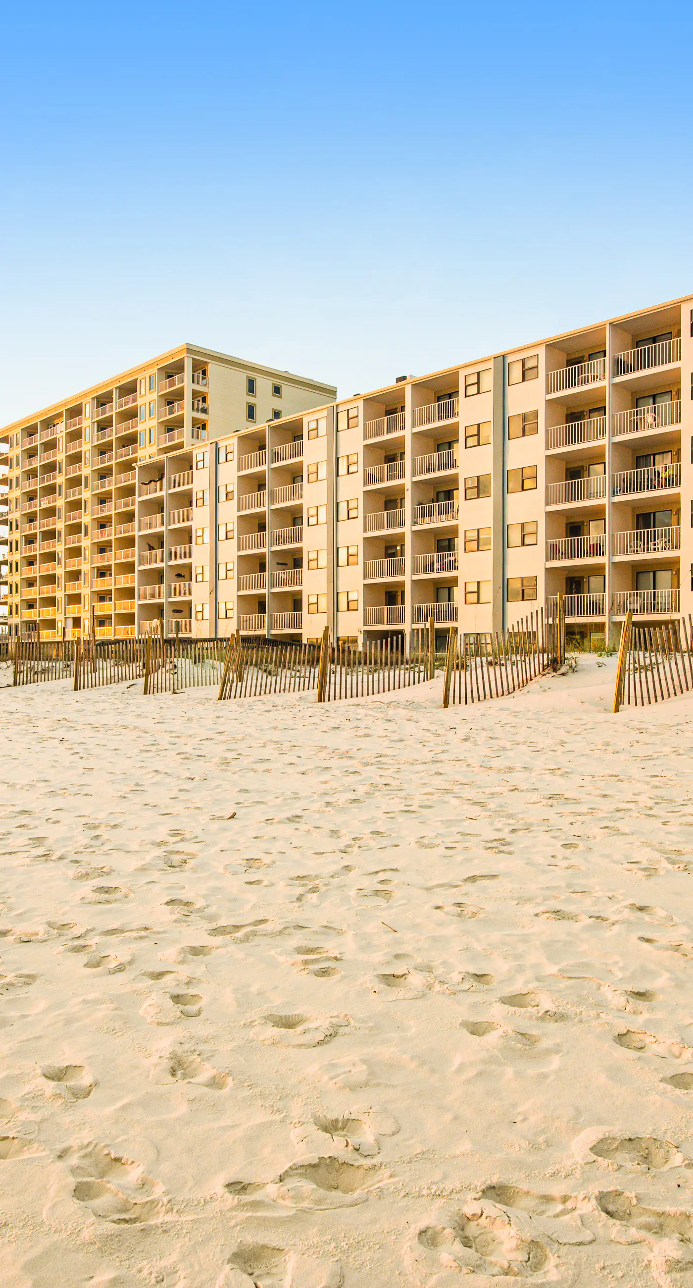 Corner Condo w Amazing Gulf-Front Views, Balcony & Shared Pools Hot Tubs Gym