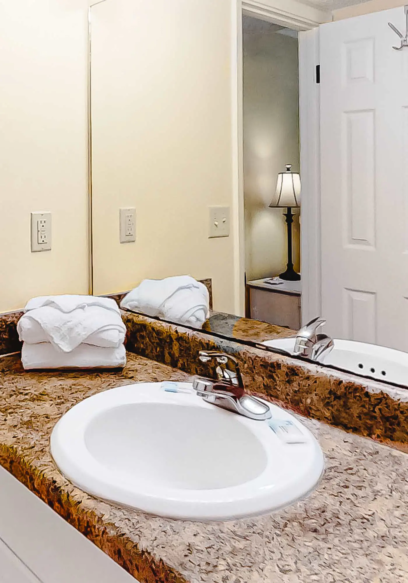 Corner Condo w Amazing Gulf-Front Views, Balcony & Shared Pools Hot Tubs Gym