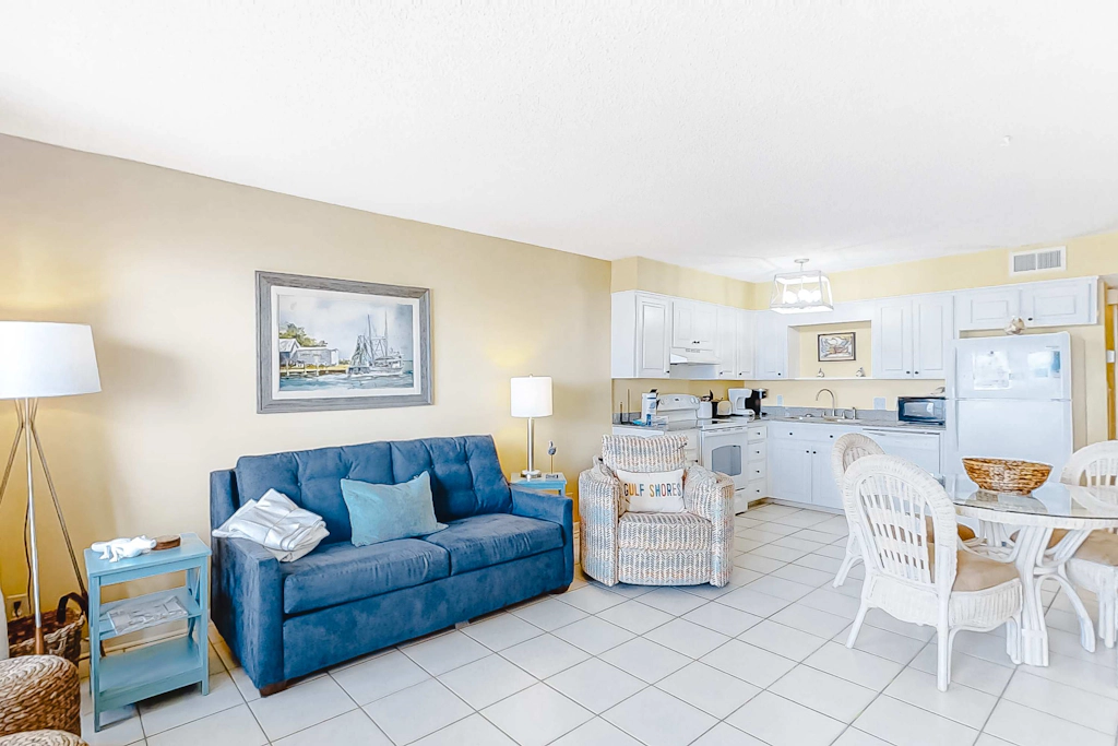 Corner Condo w Amazing Gulf-Front Views, Balcony & Shared Pools Hot Tubs Gym