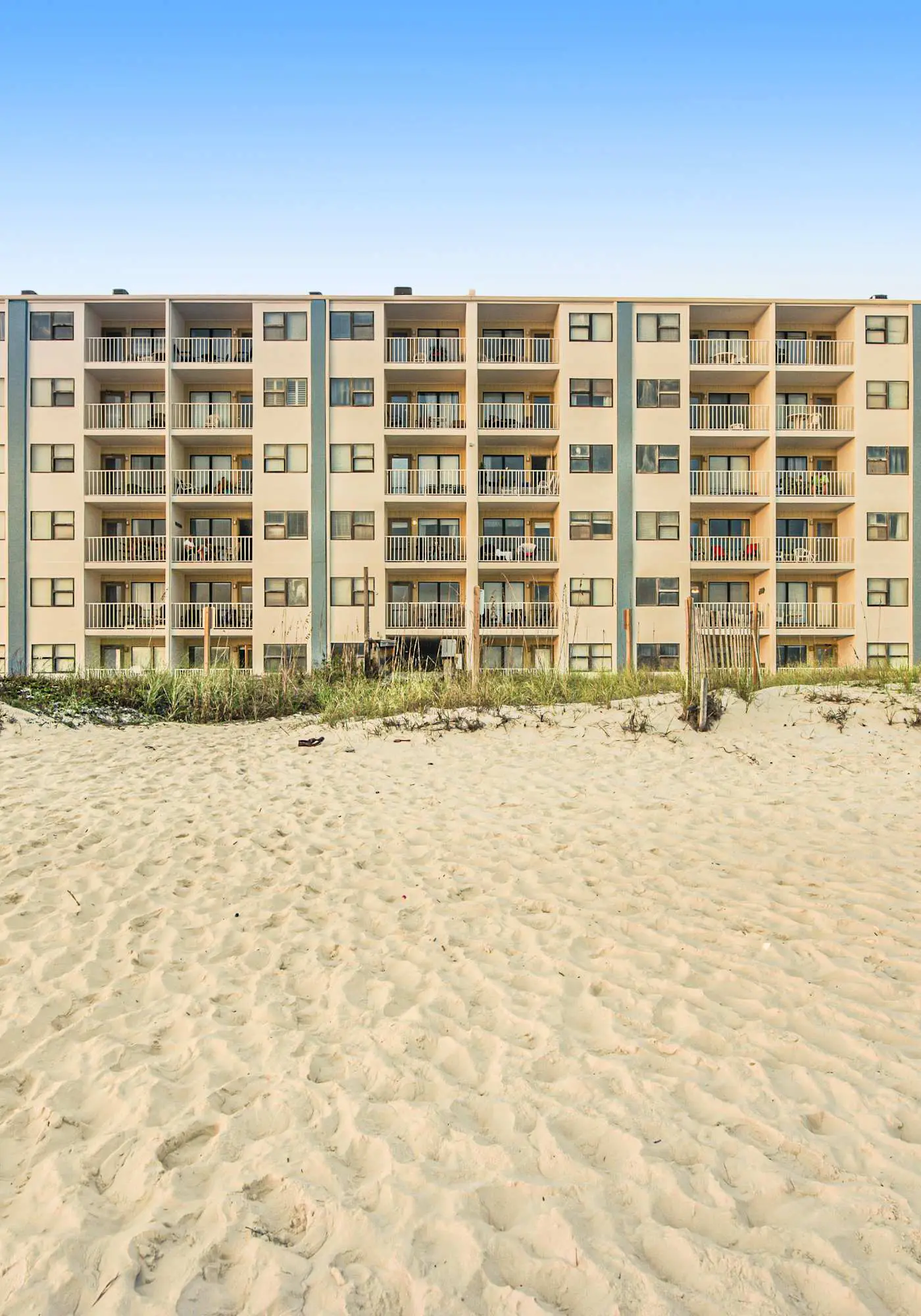 Corner Condo w Amazing Gulf-Front Views, Balcony & Shared Pools Hot Tubs Gym