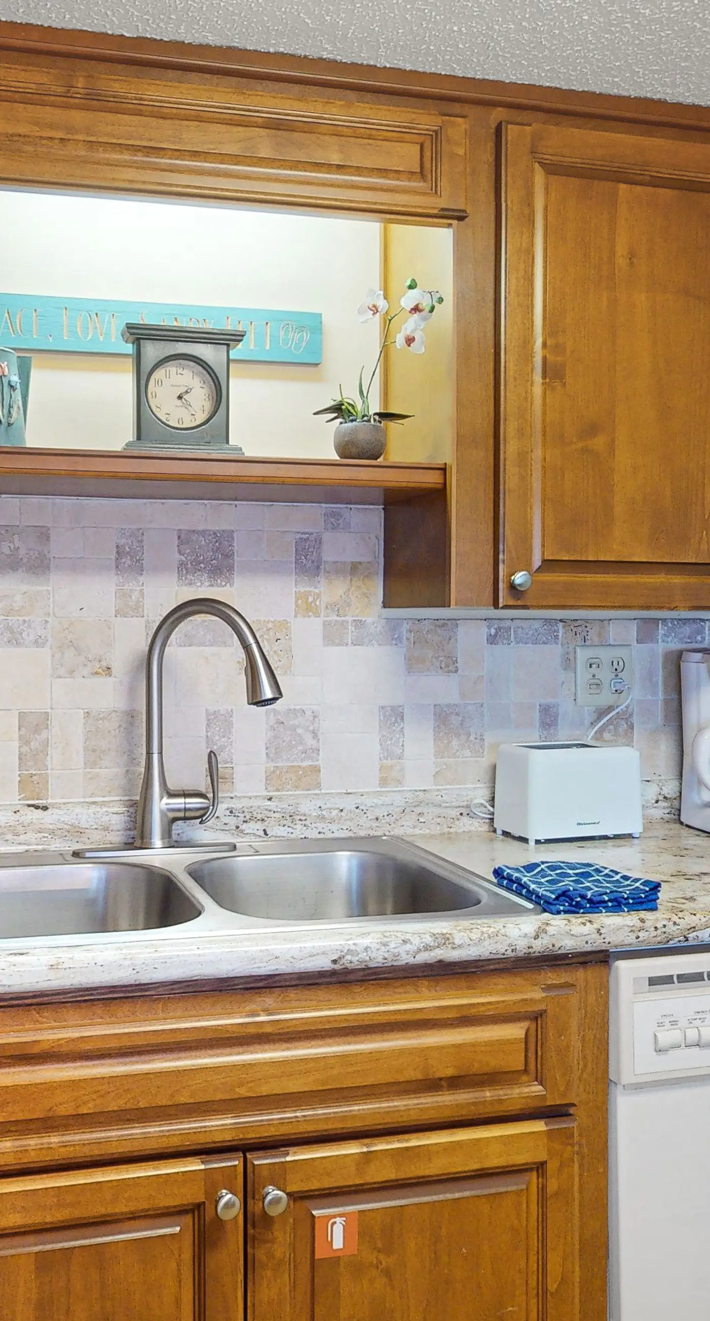 Convenient condo with balcony, beach views, pool, & central AC