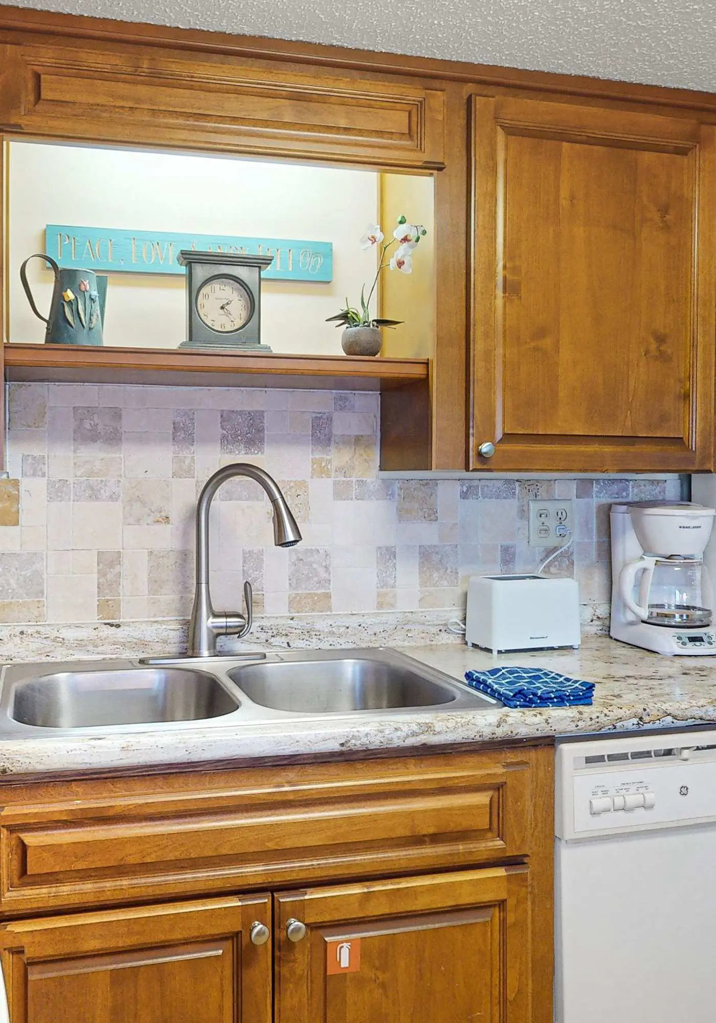 Convenient condo with balcony, beach views, pool, & central AC