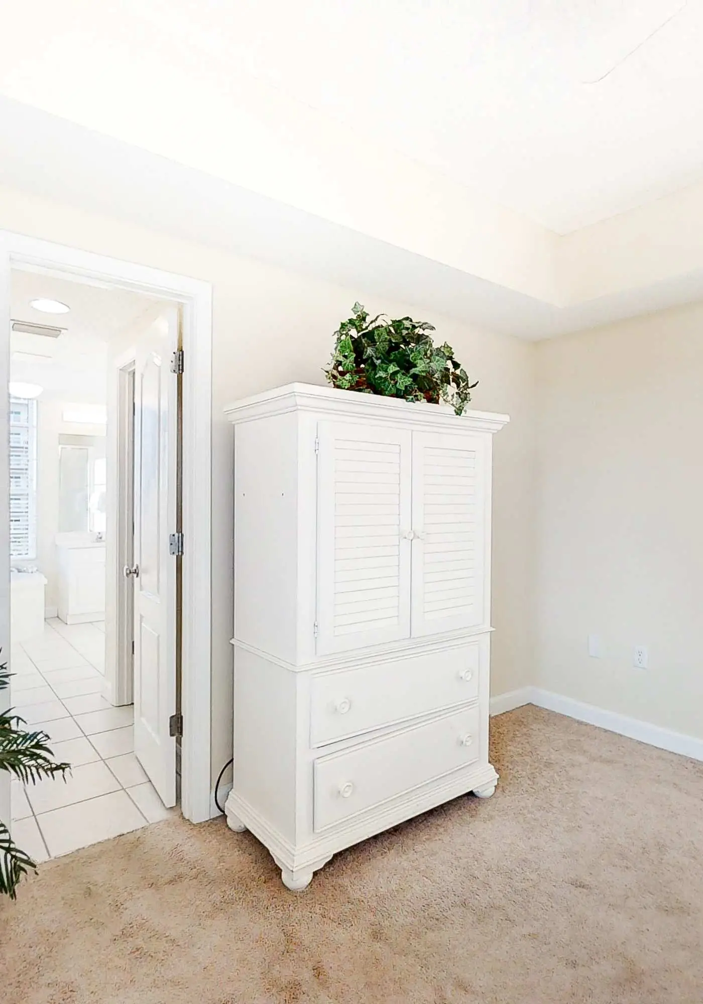Gulf-Front Condo with Balcony, Beach Views, WiFi, AC & Shared Gulf-Facing Pool