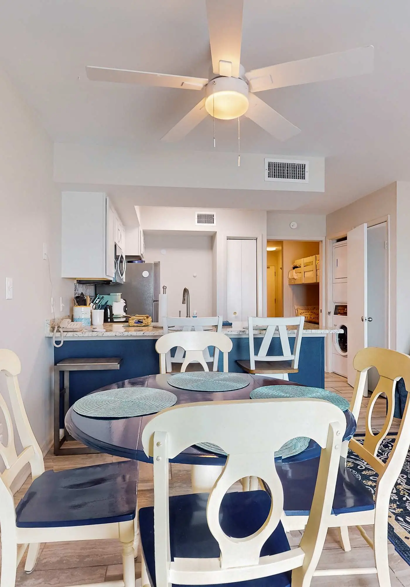 Gorgeous Beach Home Overlooking the Beach w/Free WiFi, Central AC, Shared Pool and Covered Parking