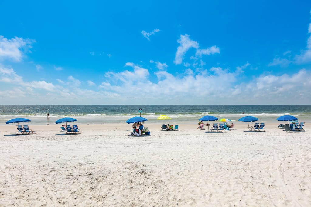 Gorgeous Beach Home Overlooking the Beach w/Free WiFi, Central AC, Shared Pool and Covered Parking