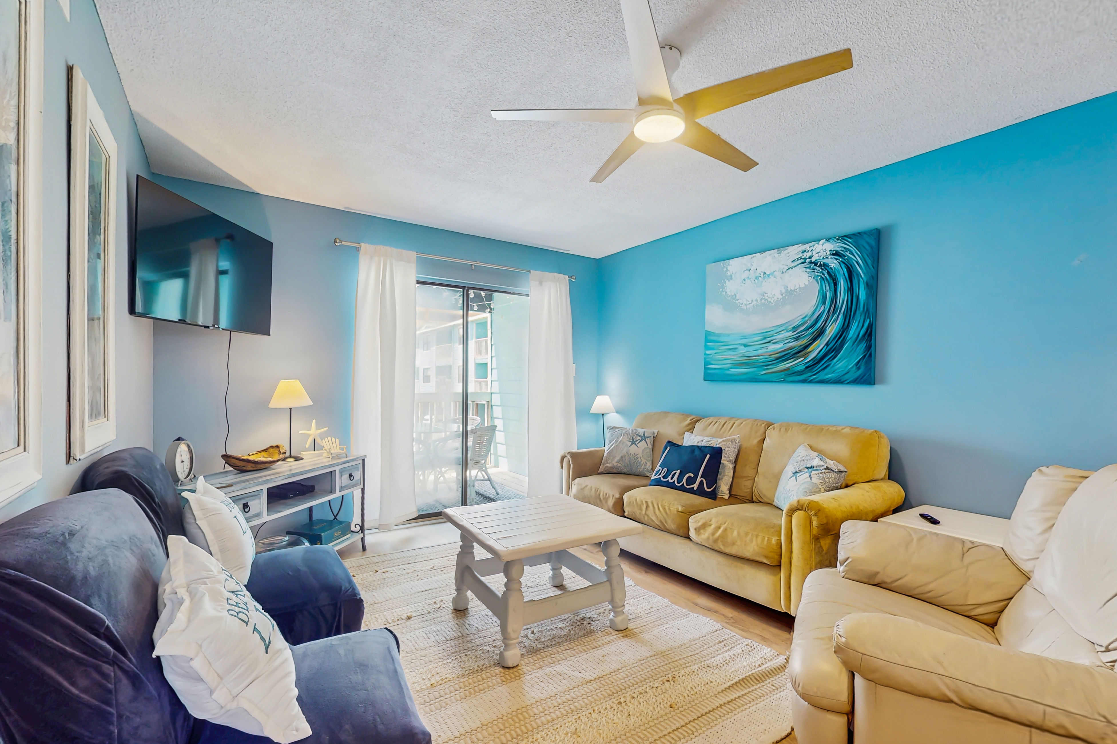 Lani Kai Getaway in the Heart of Town, Balcony, Pools & 2-Min Walk to Beach