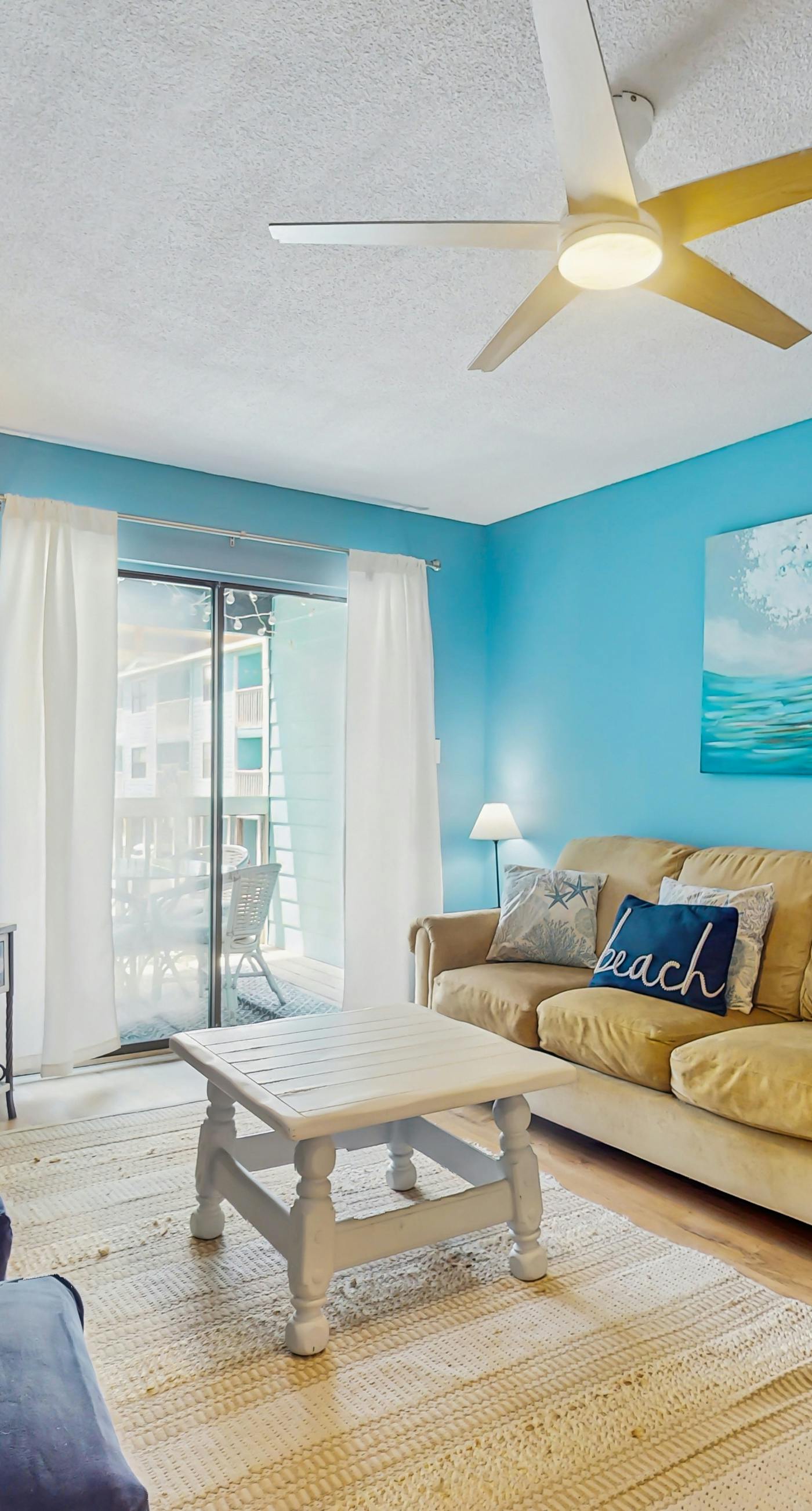 Lani Kai Getaway in the Heart of Town, Balcony, Pools & 2-Min Walk to Beach