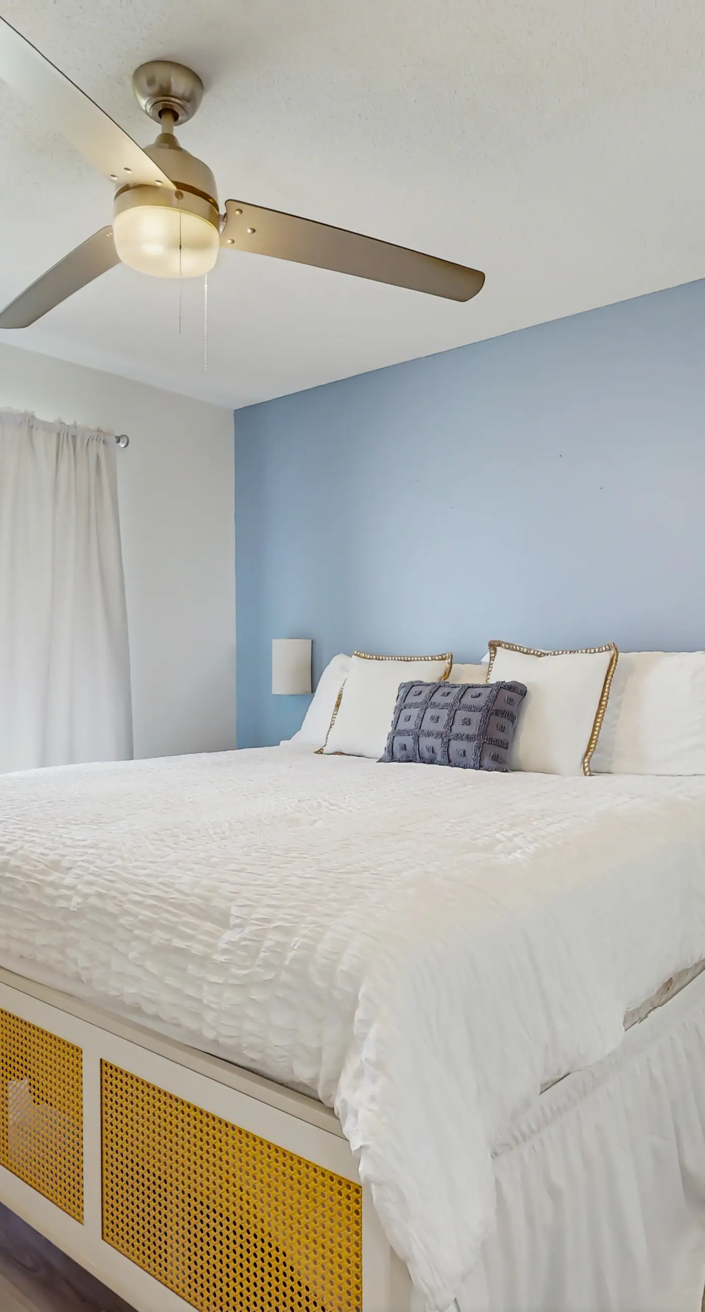 Lani Kai Getaway in the Heart of Town, Balcony, Pools & 2-Min Walk to Beach