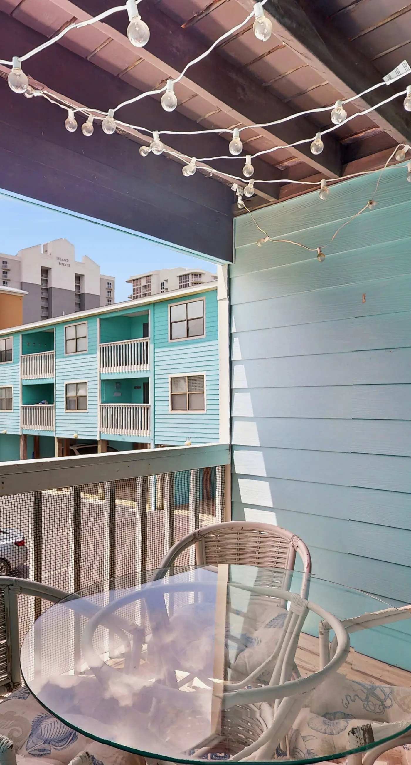 Lani Kai Getaway in the Heart of Town, Balcony, Pools & 2-Min Walk to Beach