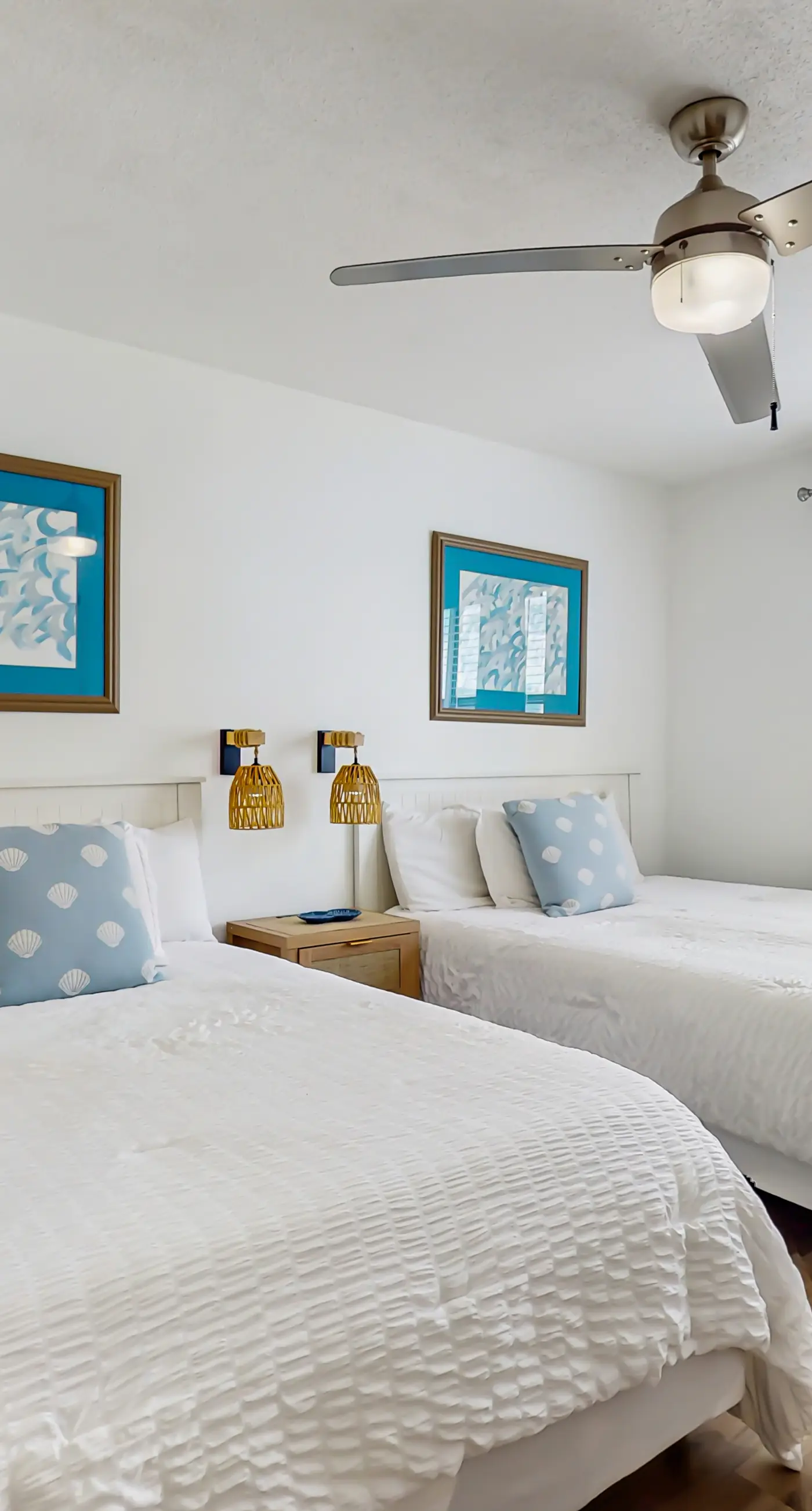 Lani Kai Getaway in the Heart of Town, Balcony, Pools & 2-Min Walk to Beach