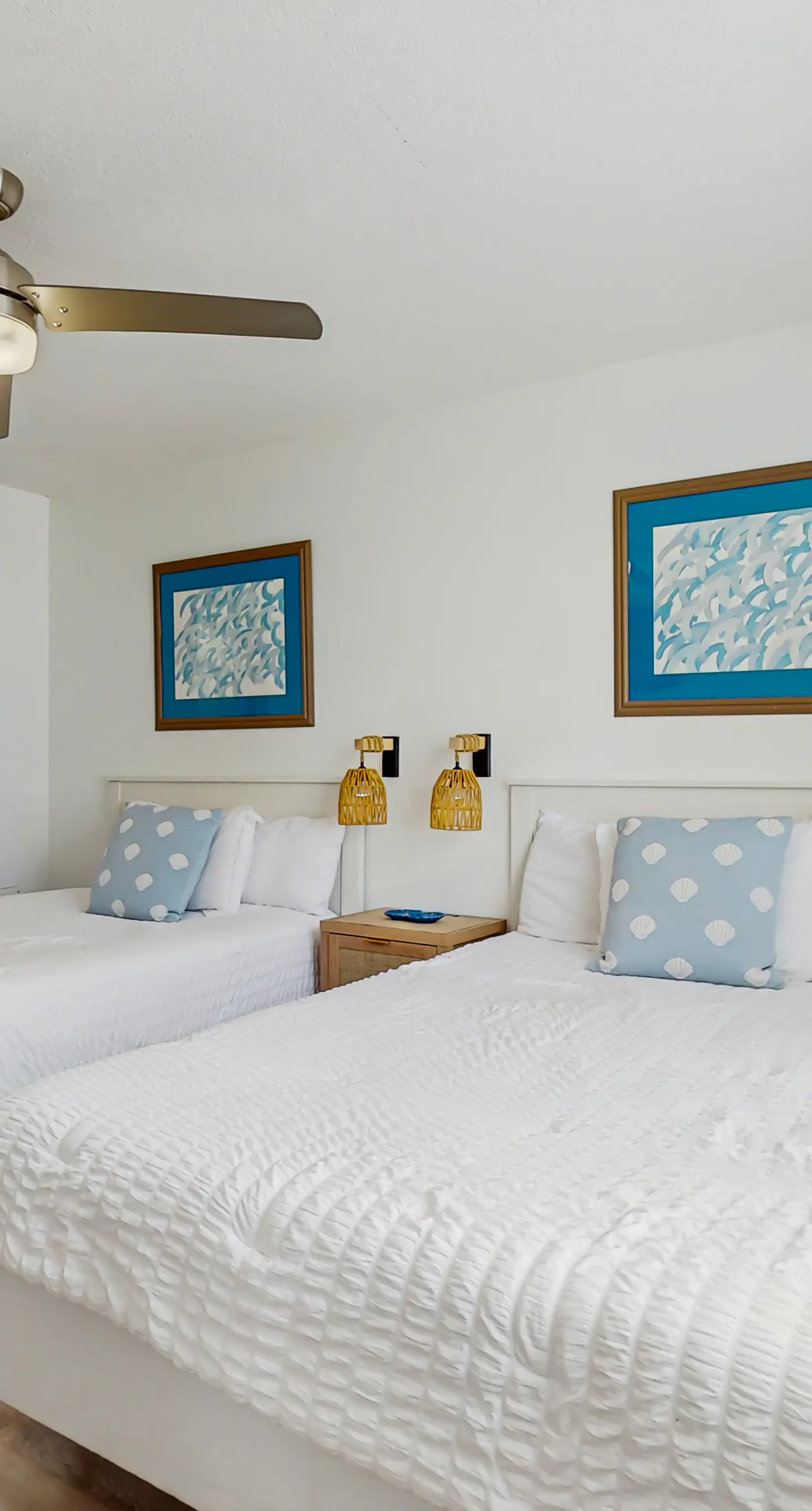 Lani Kai Getaway in the Heart of Town, Balcony, Pools & 2-Min Walk to Beach