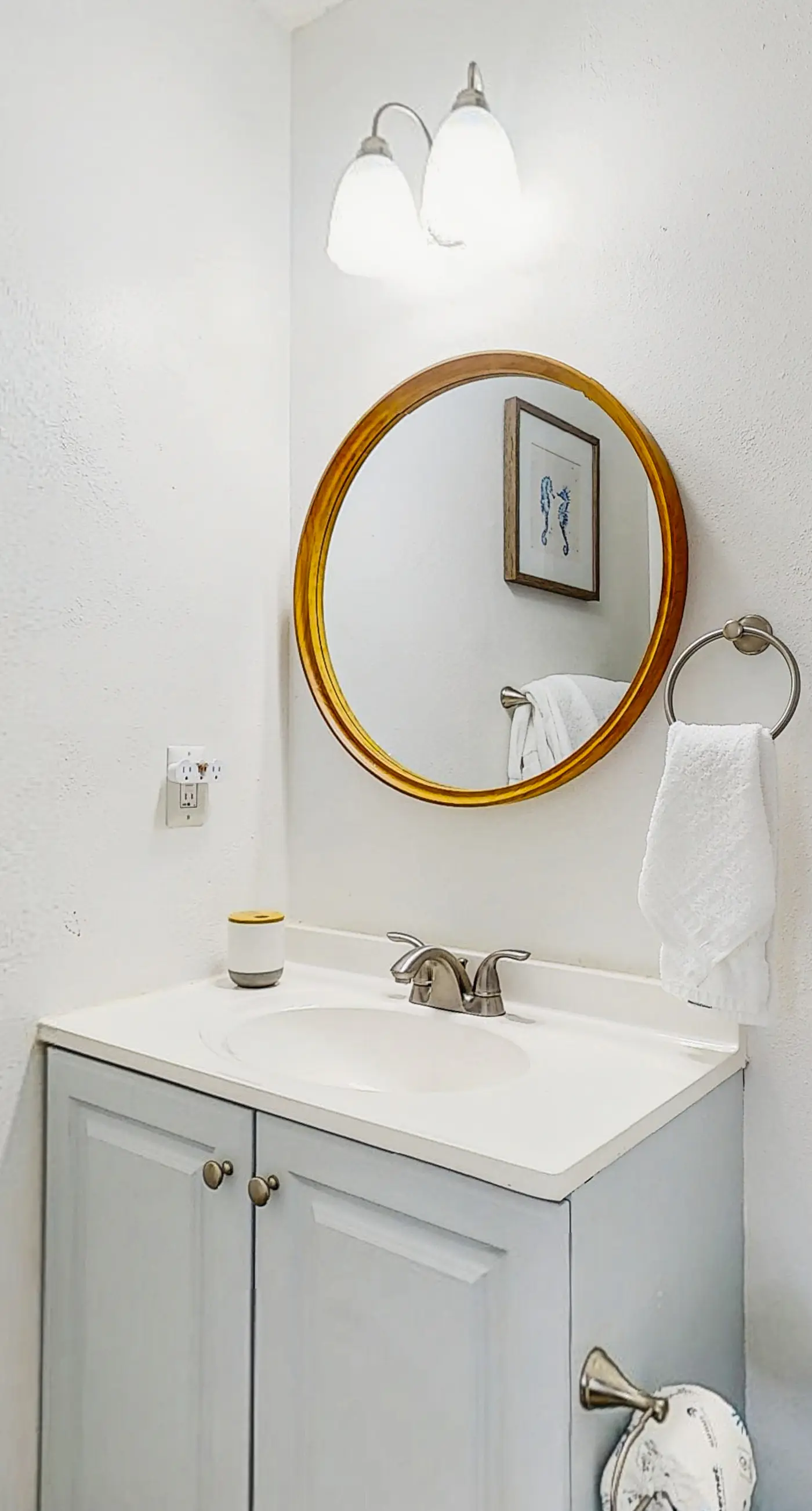 Lani Kai Getaway in the Heart of Town, Balcony, Pools & 2-Min Walk to Beach